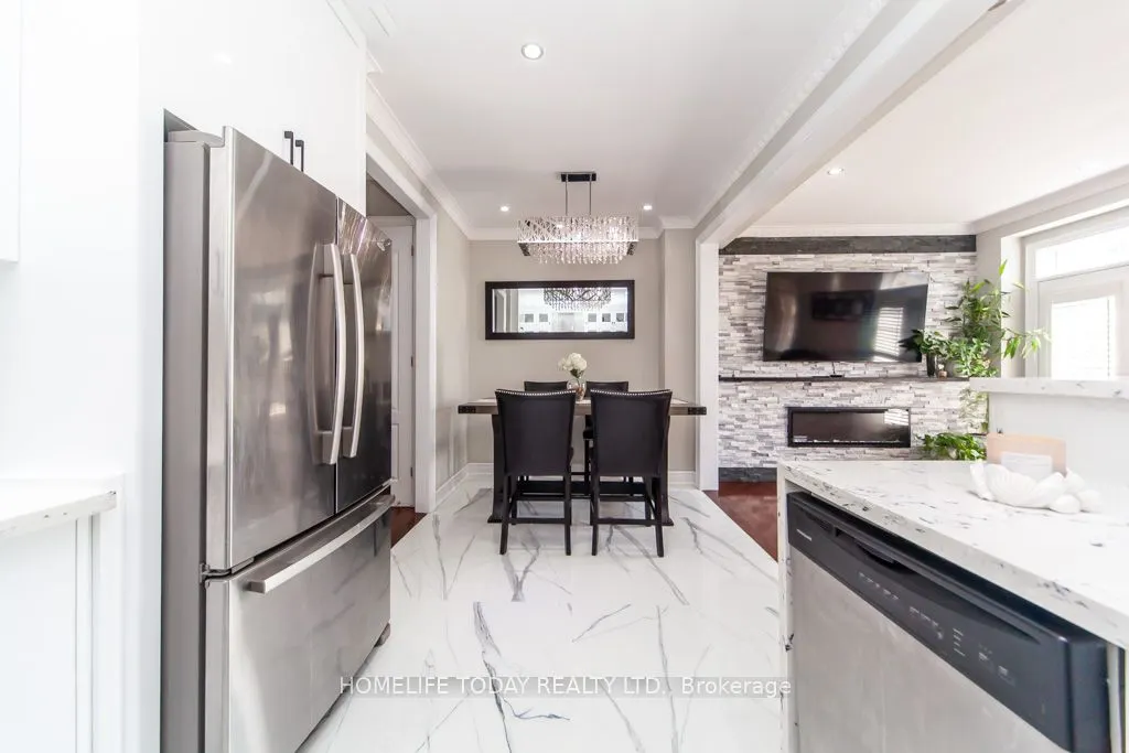 238 Wardlaw Place