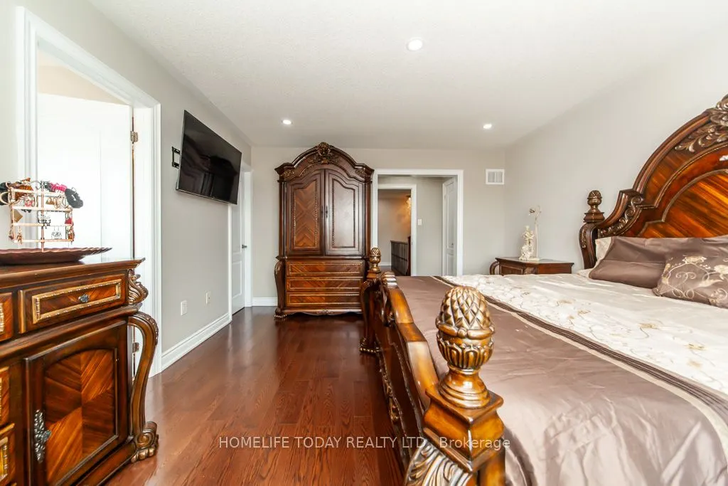 238 Wardlaw Place