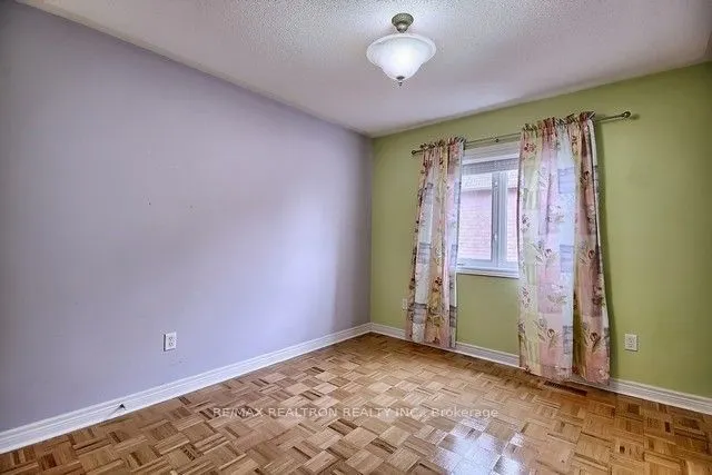 73 Adastra Crescent