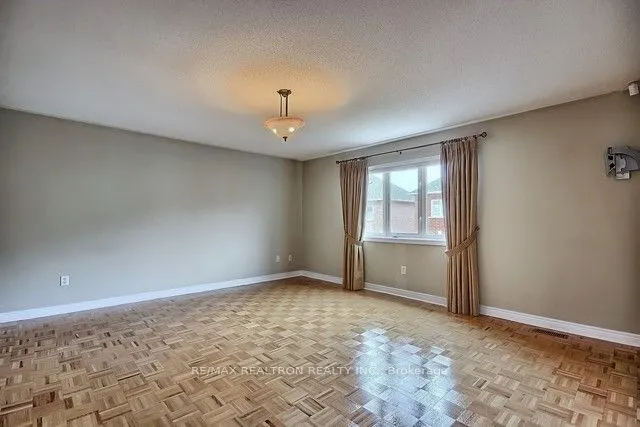 73 Adastra Crescent