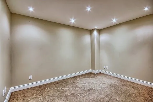 73 Adastra Crescent