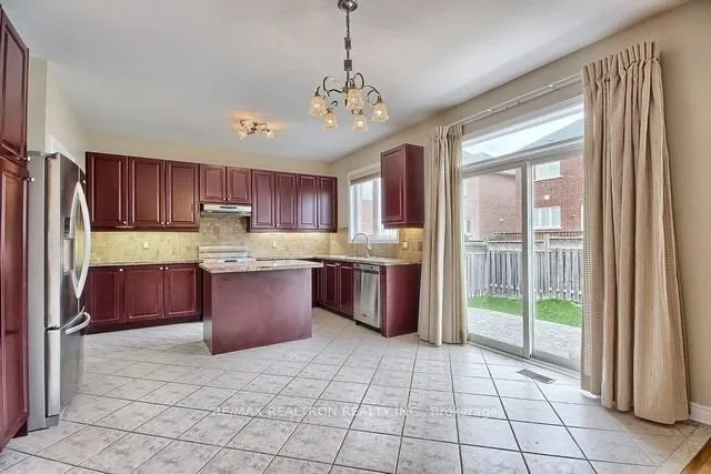 73 Adastra Crescent