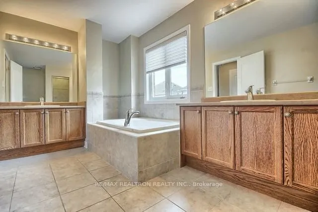 73 Adastra Crescent