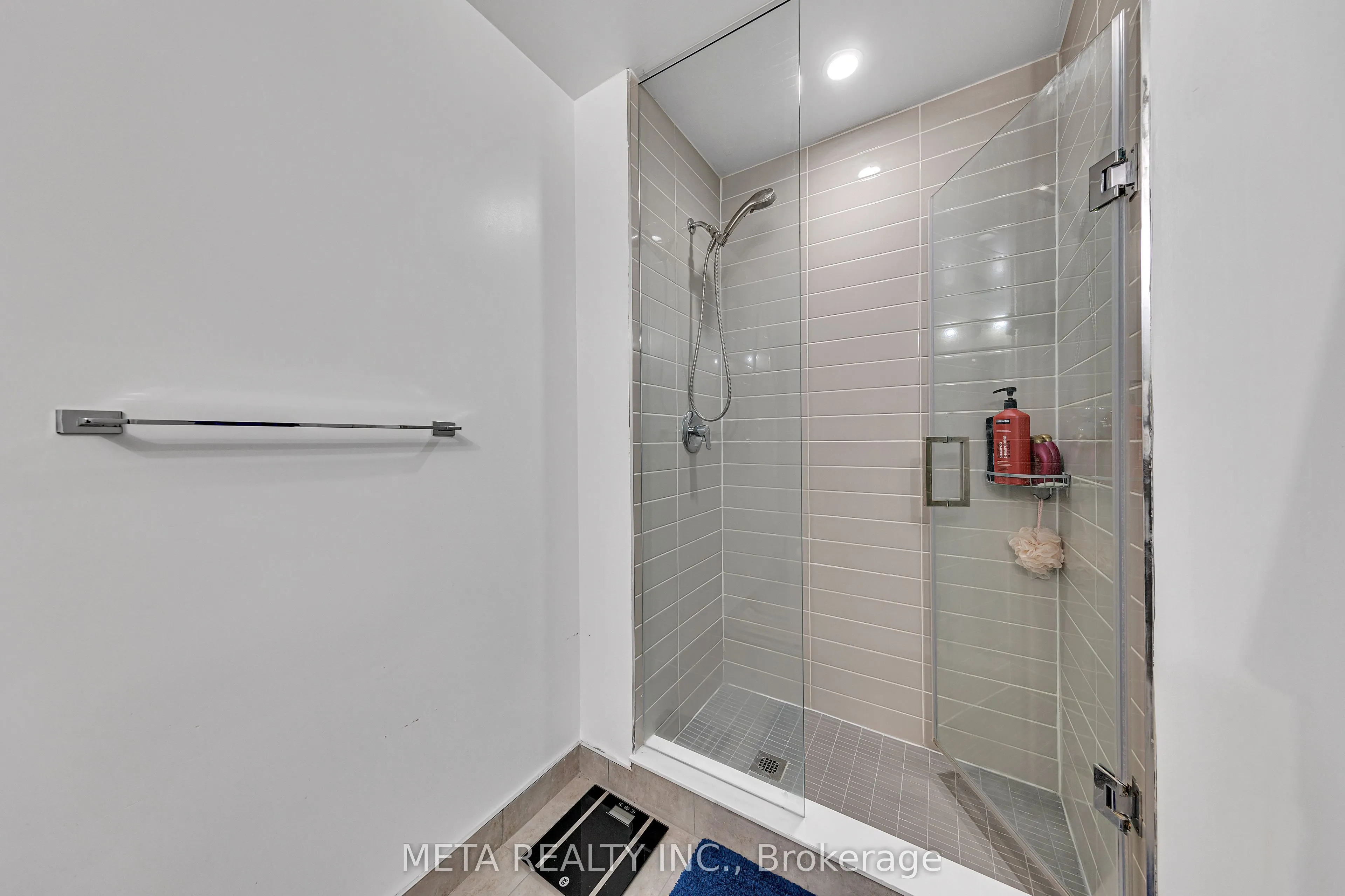 8 Rouge Valley Drive W, #408