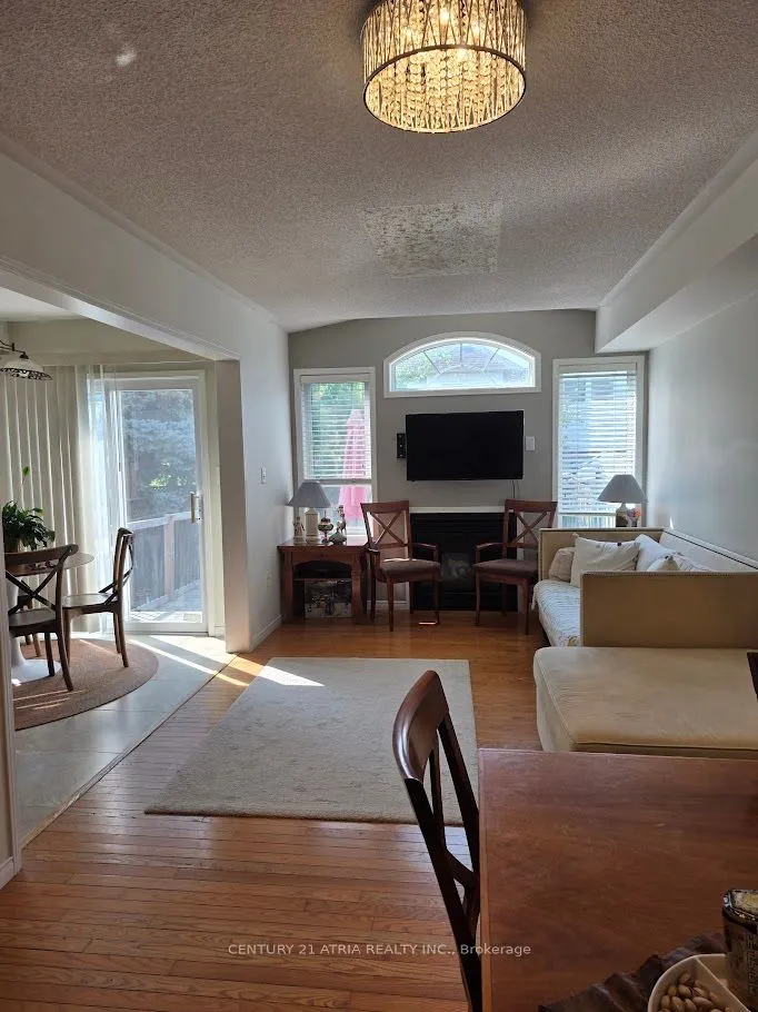 25 Long Point Drive E