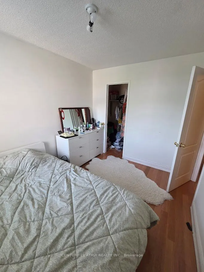 25 Long Point Drive E