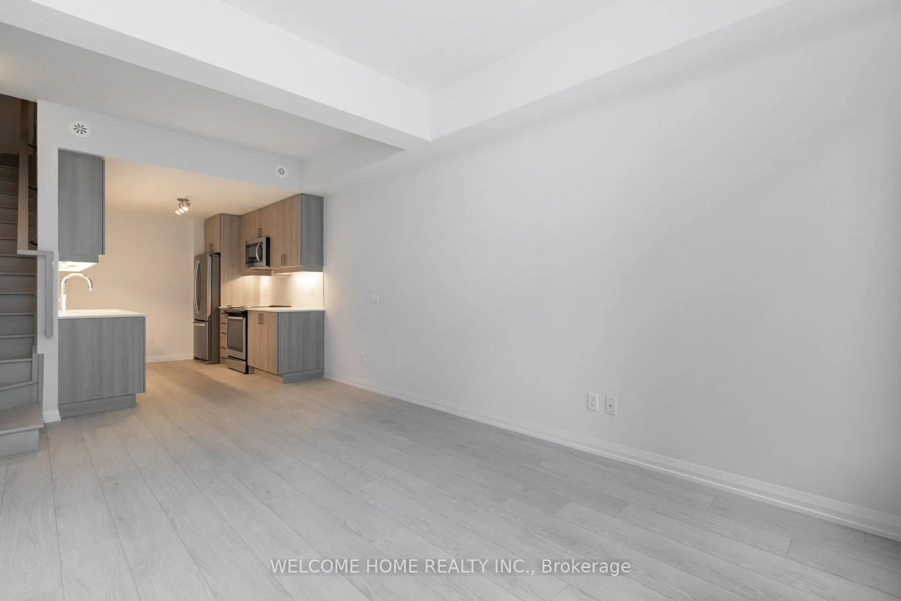 1050 Portage Parkway, #Th30