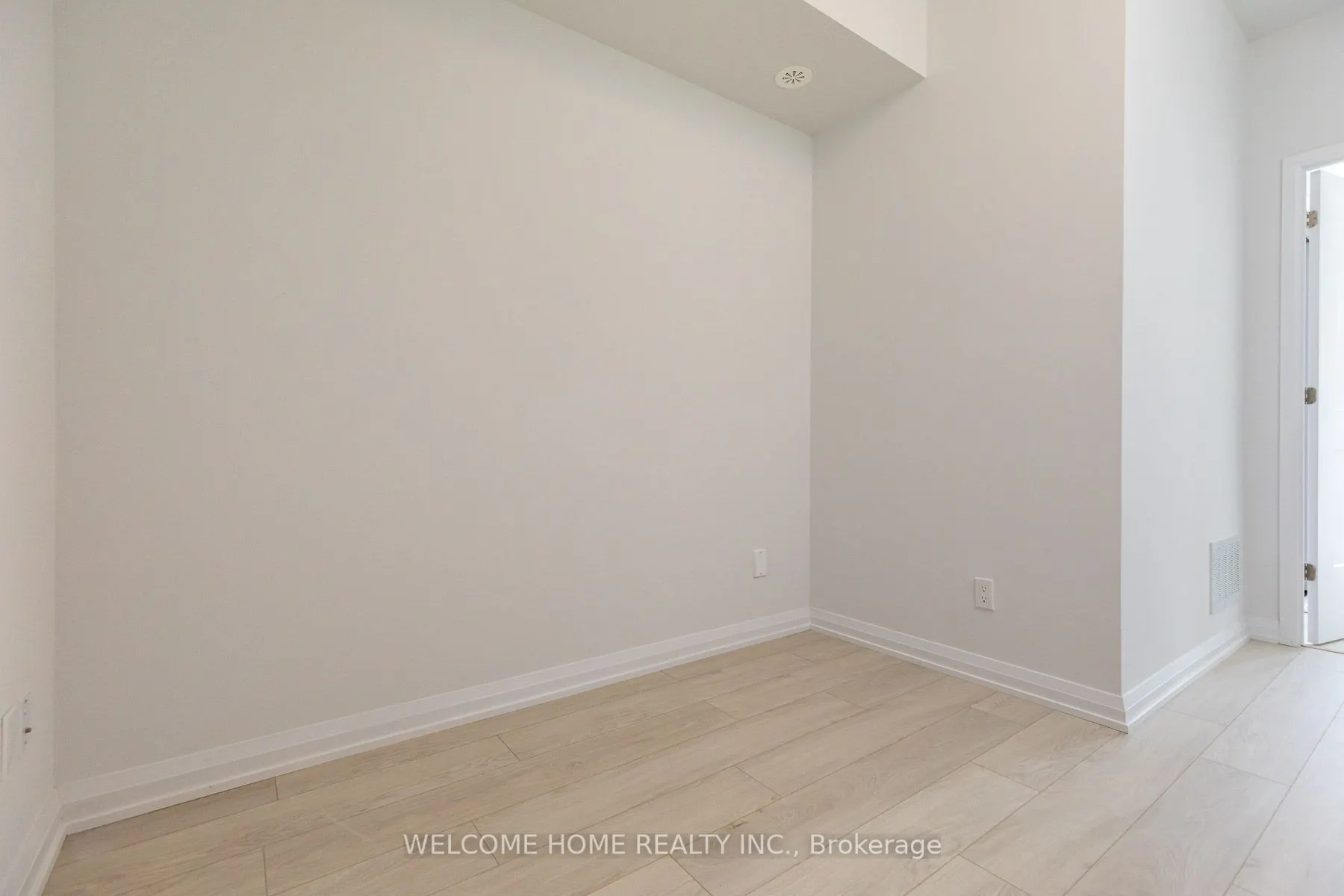 1050 Portage Parkway, #Th30