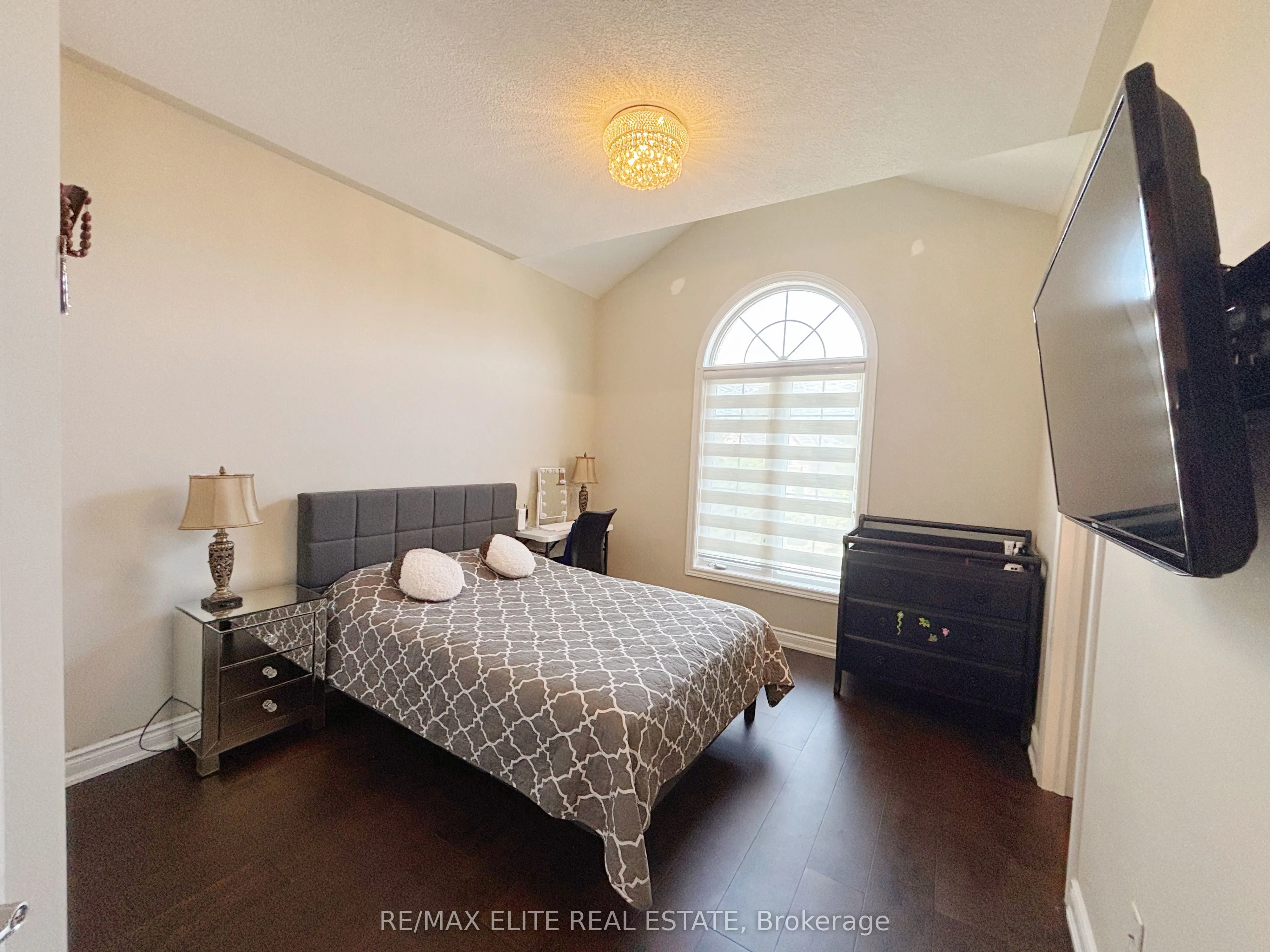 1069 Nellie Little Crescent