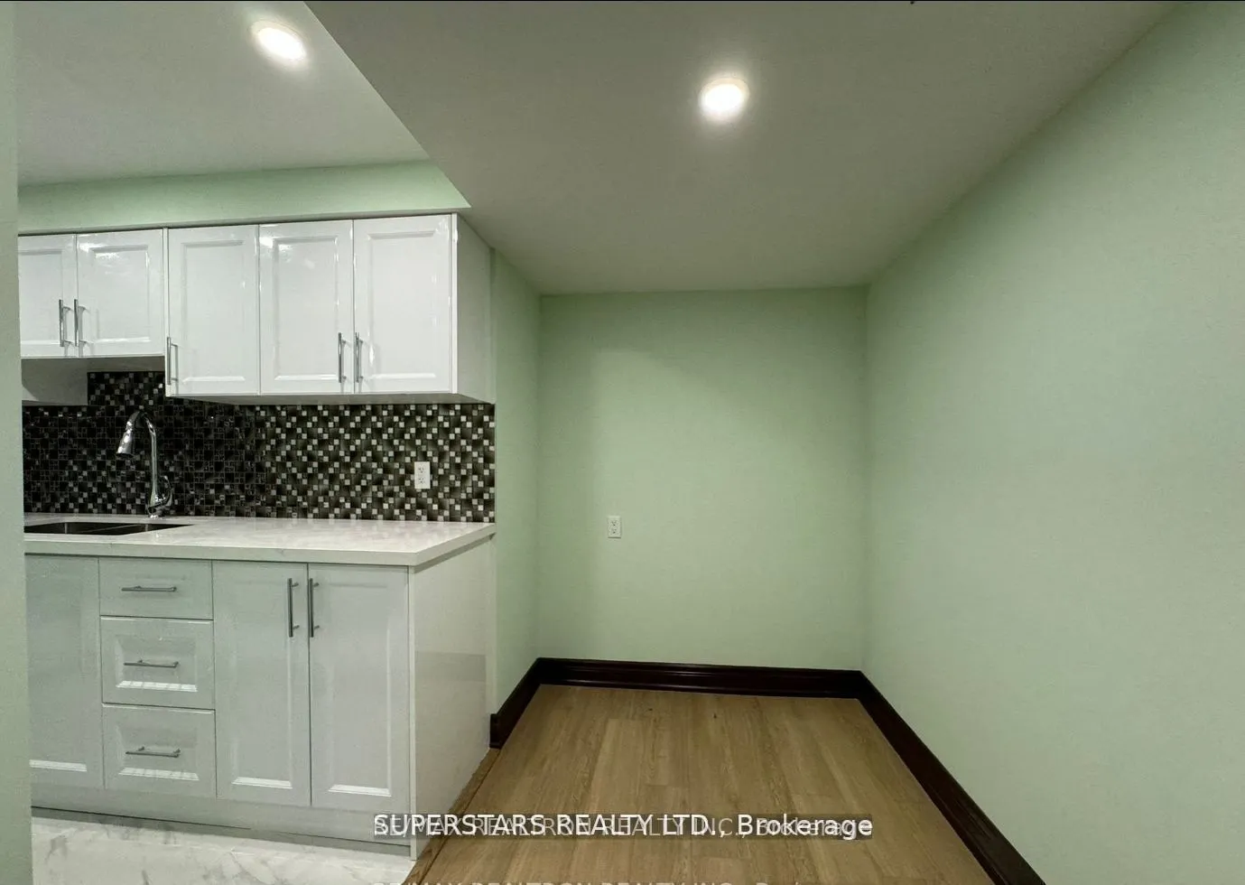 742 Hammersly Boulevard
