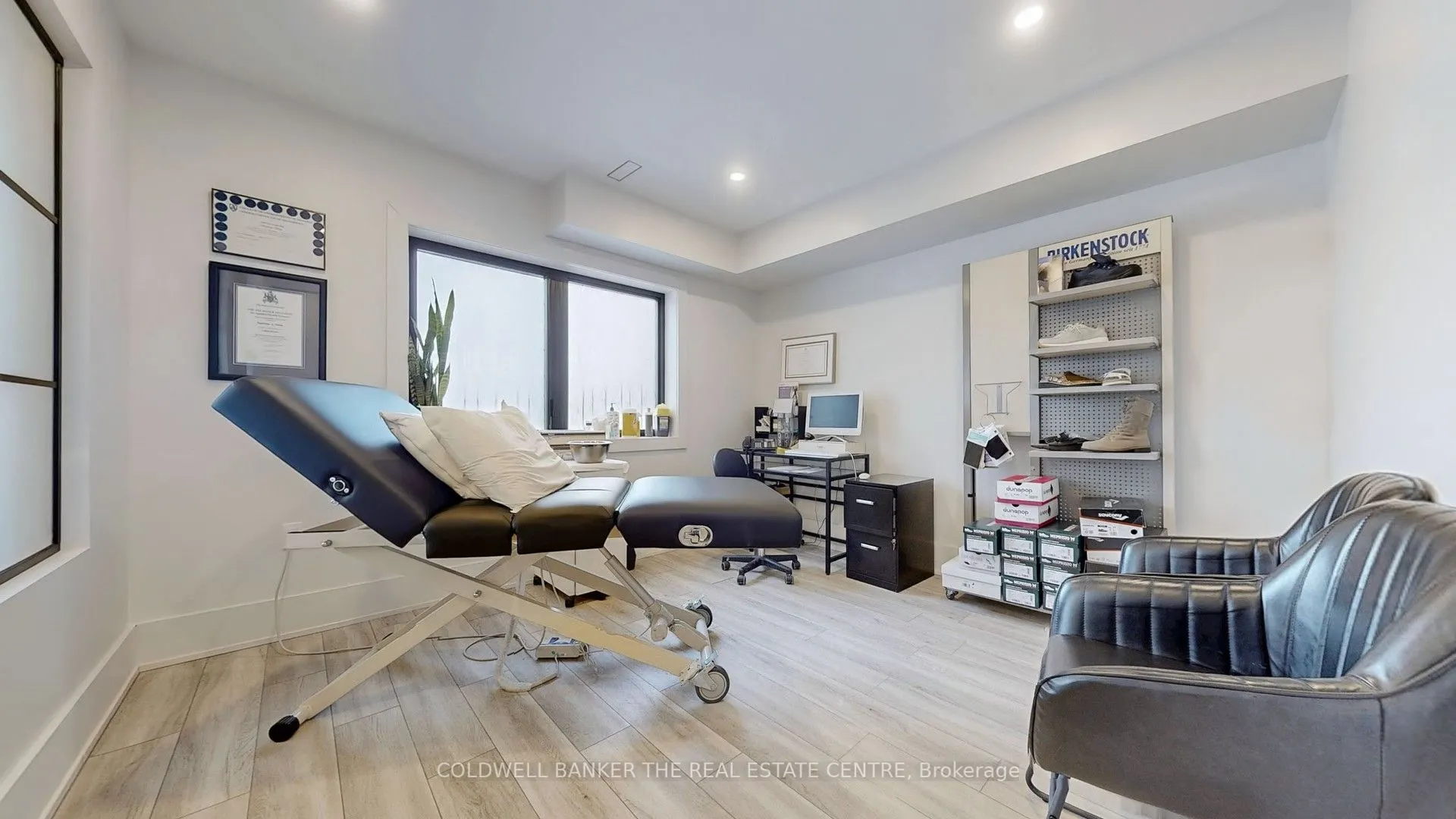 543 The Queensway S