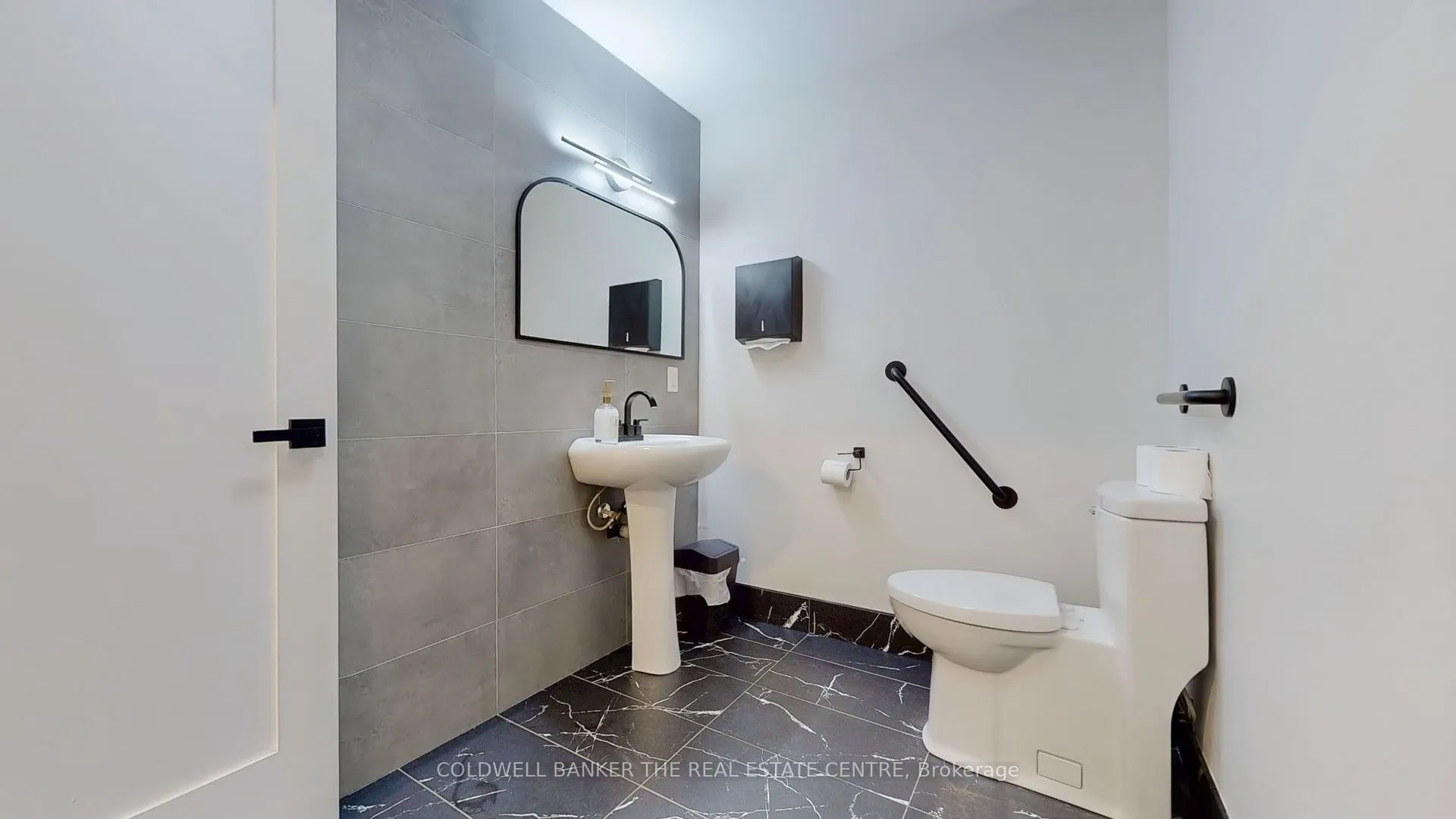 543 The Queensway S