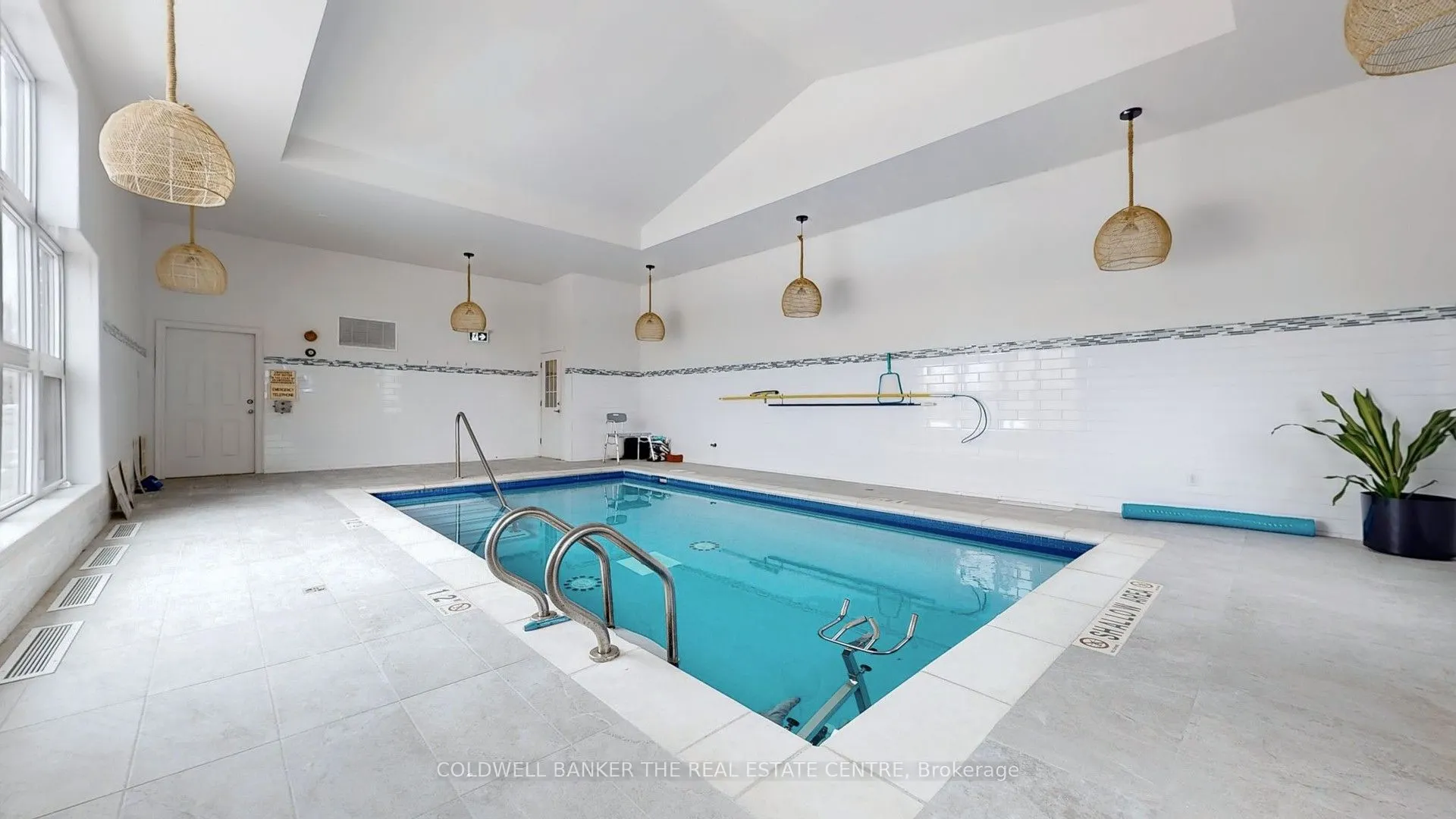 543 The Queensway S