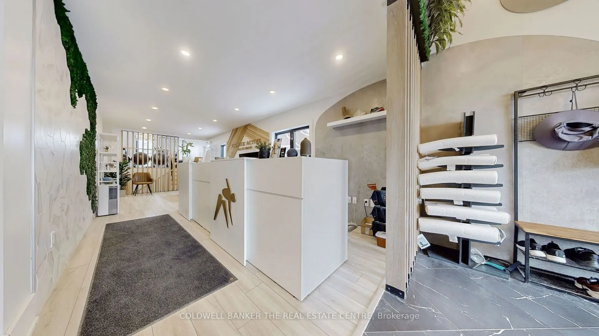 543 The Queensway S