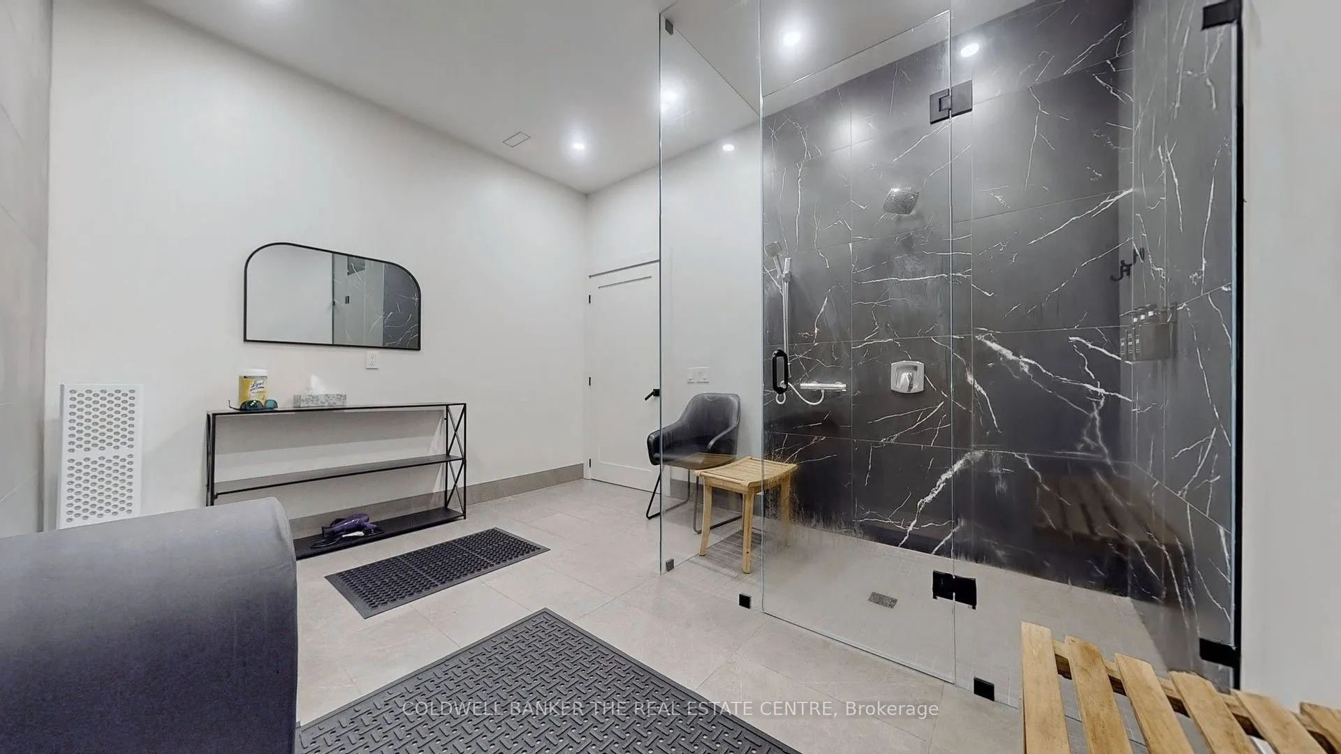 543 The Queensway S