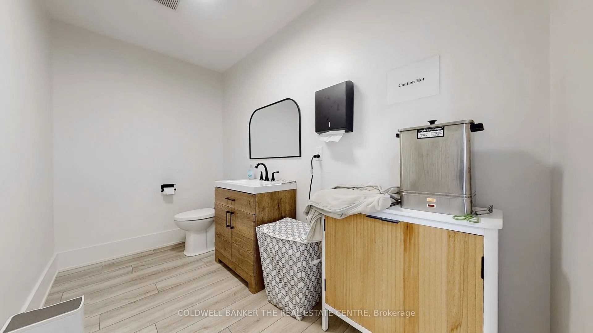 543 The Queensway S