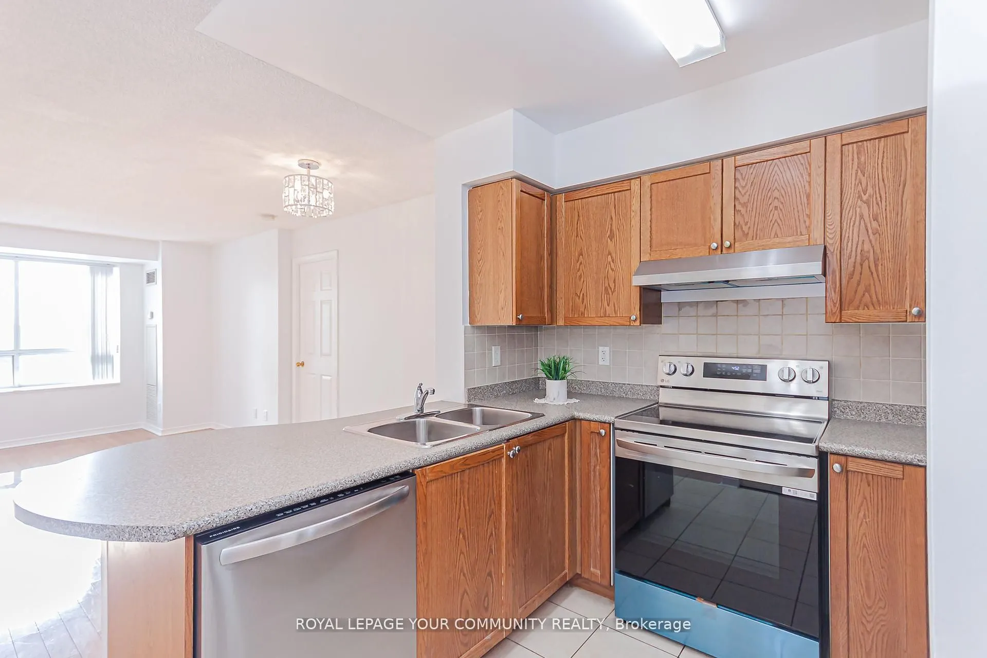 11 Oneida Crescent, #502