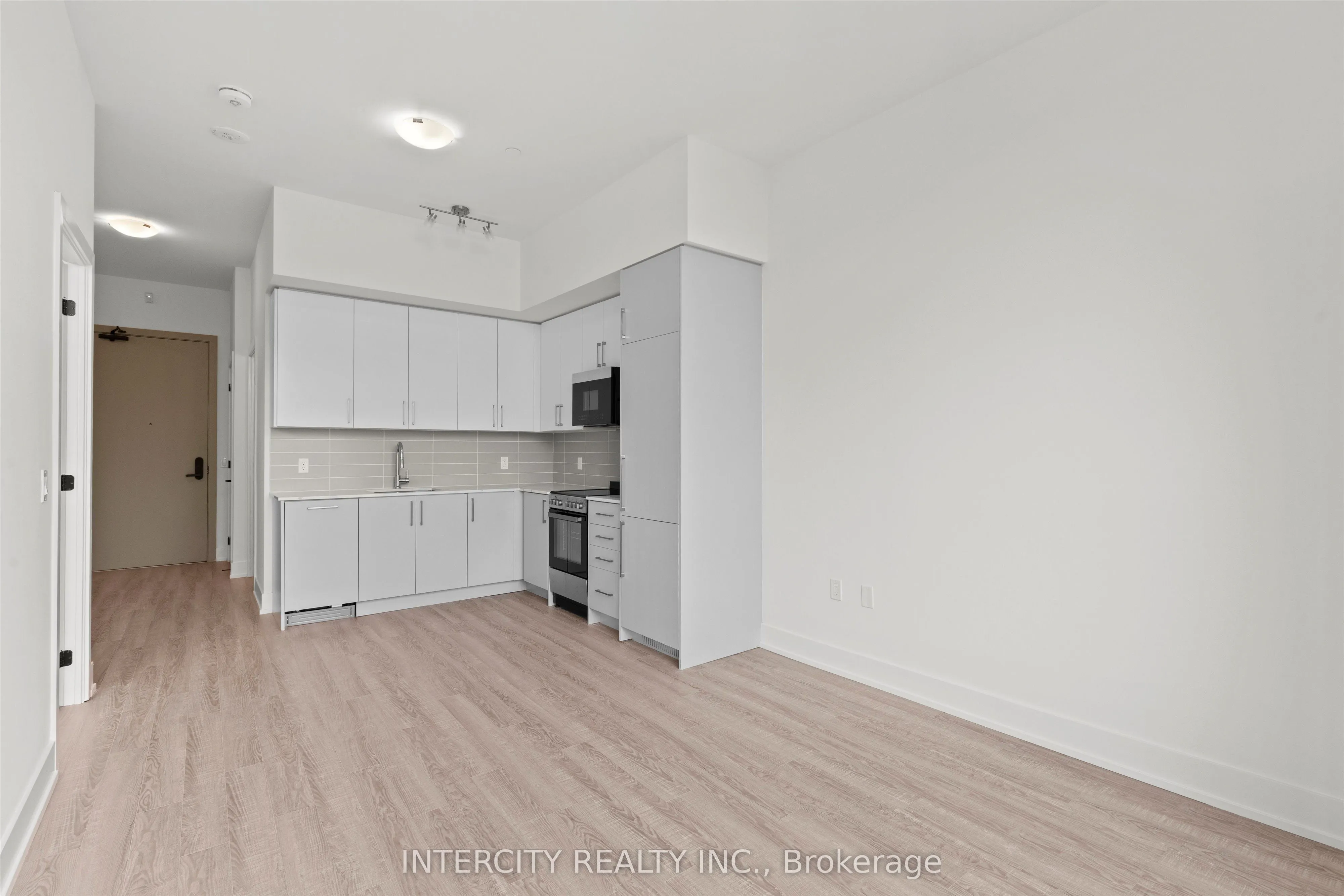2075 King Road, #135