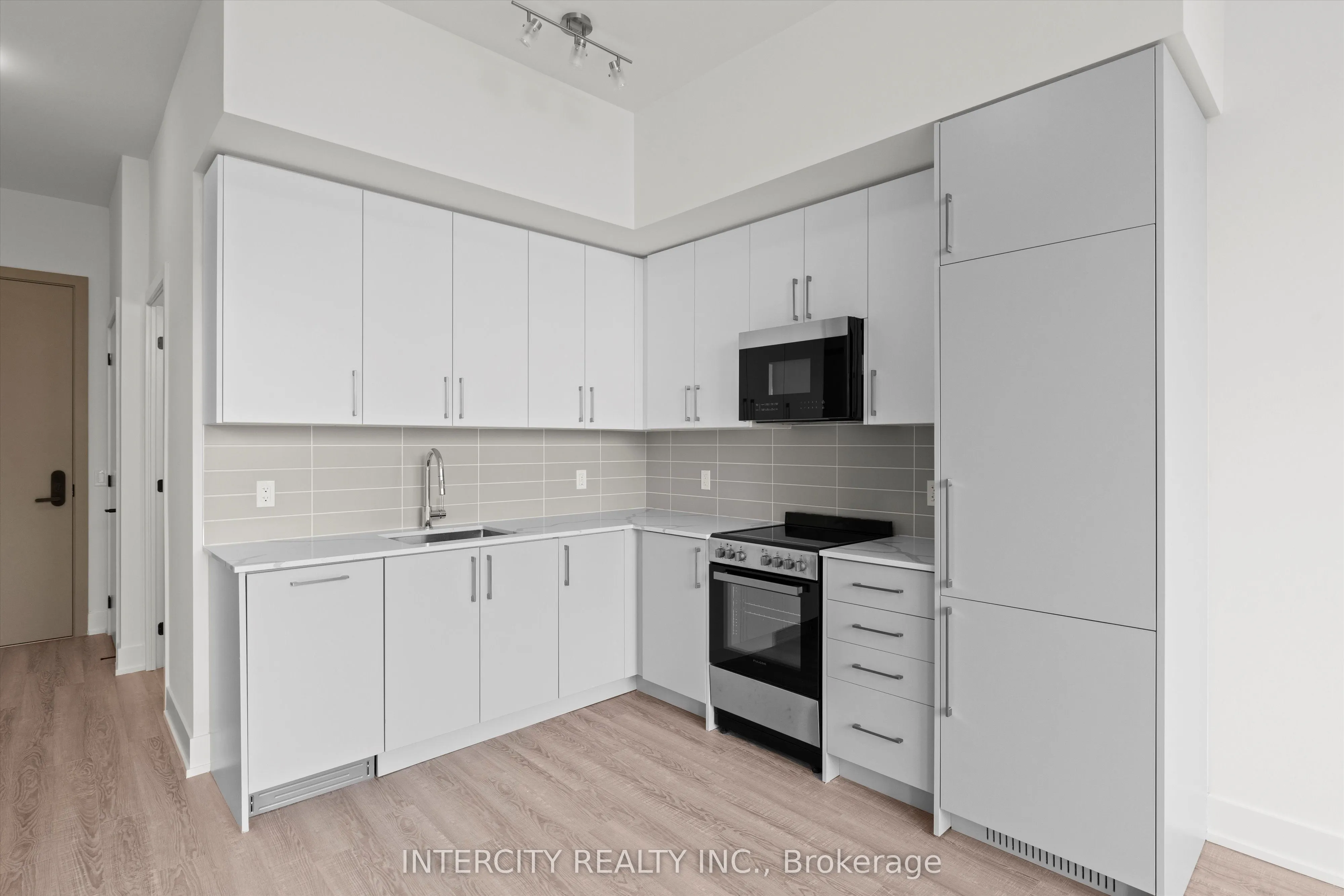 2075 King Road, #135
