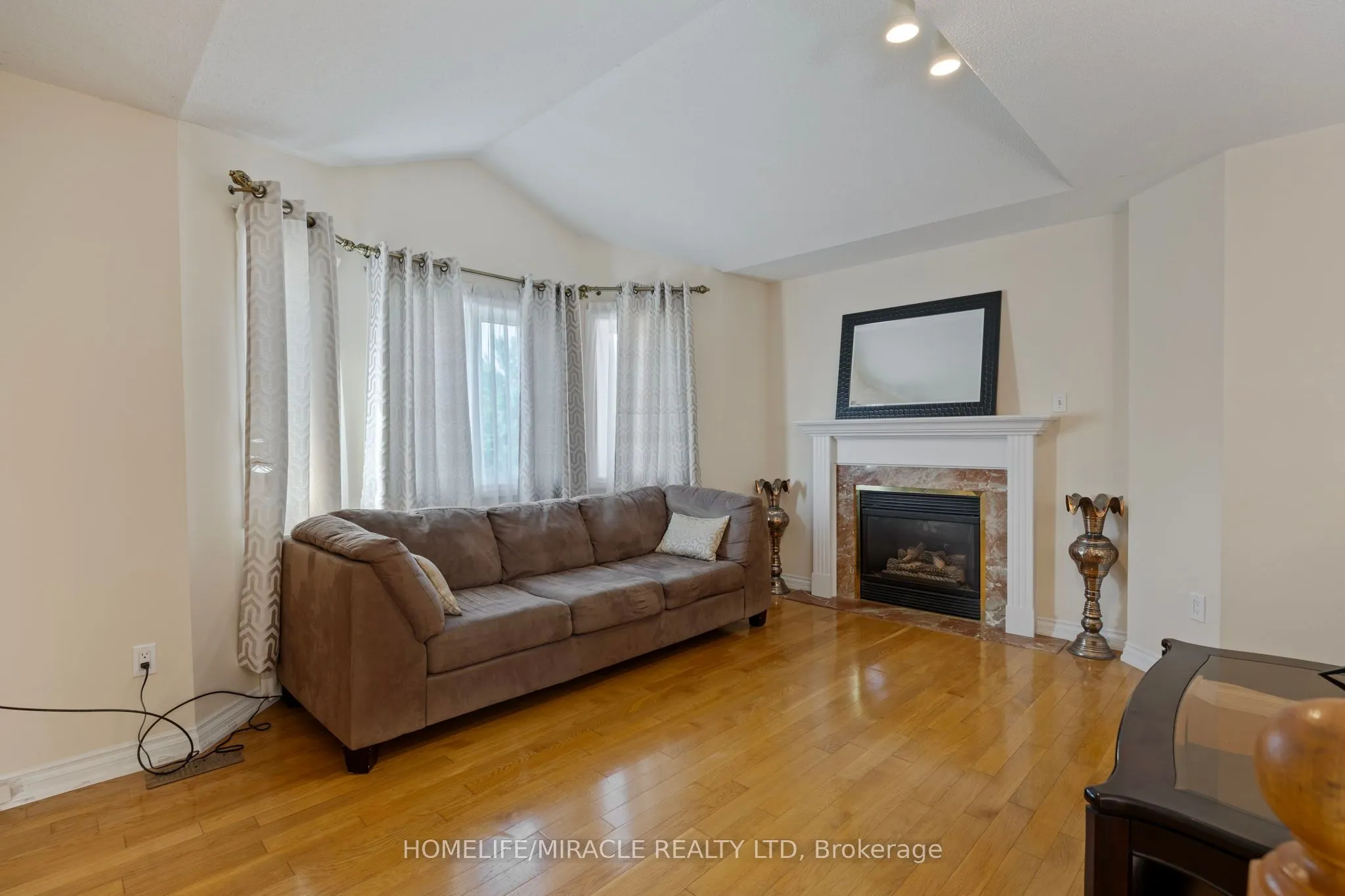 146 Roxbury Street