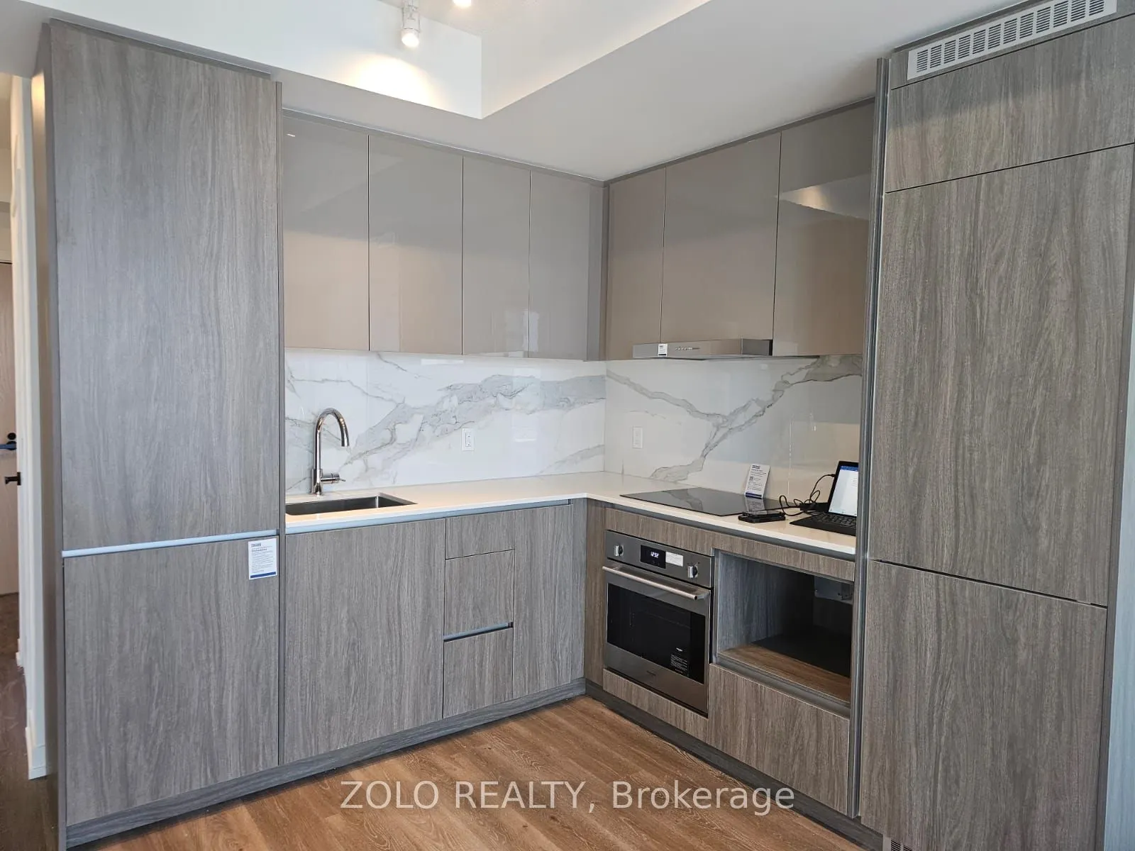 28 Interchange Way, #3503