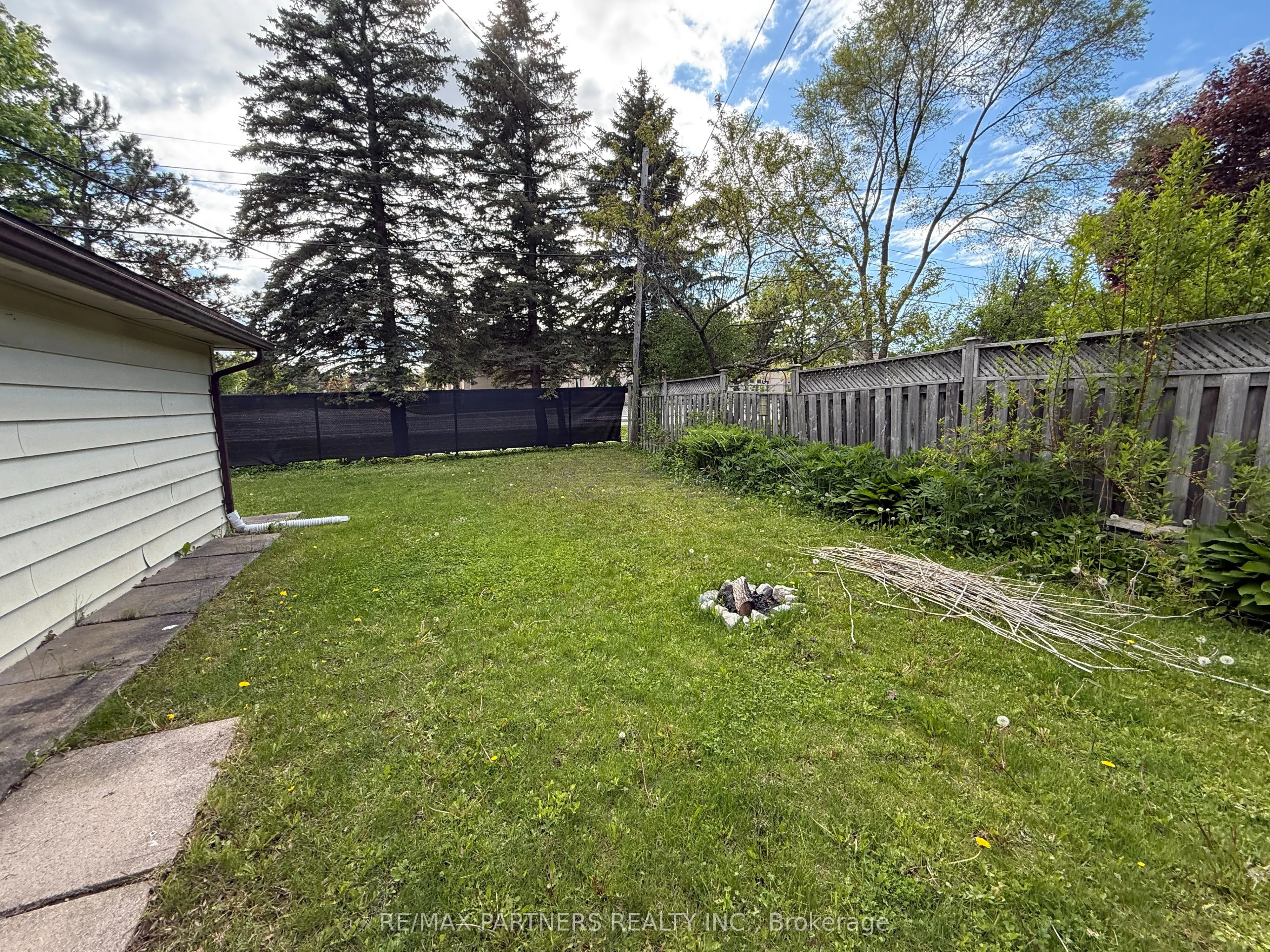 77 Foreht Crescent