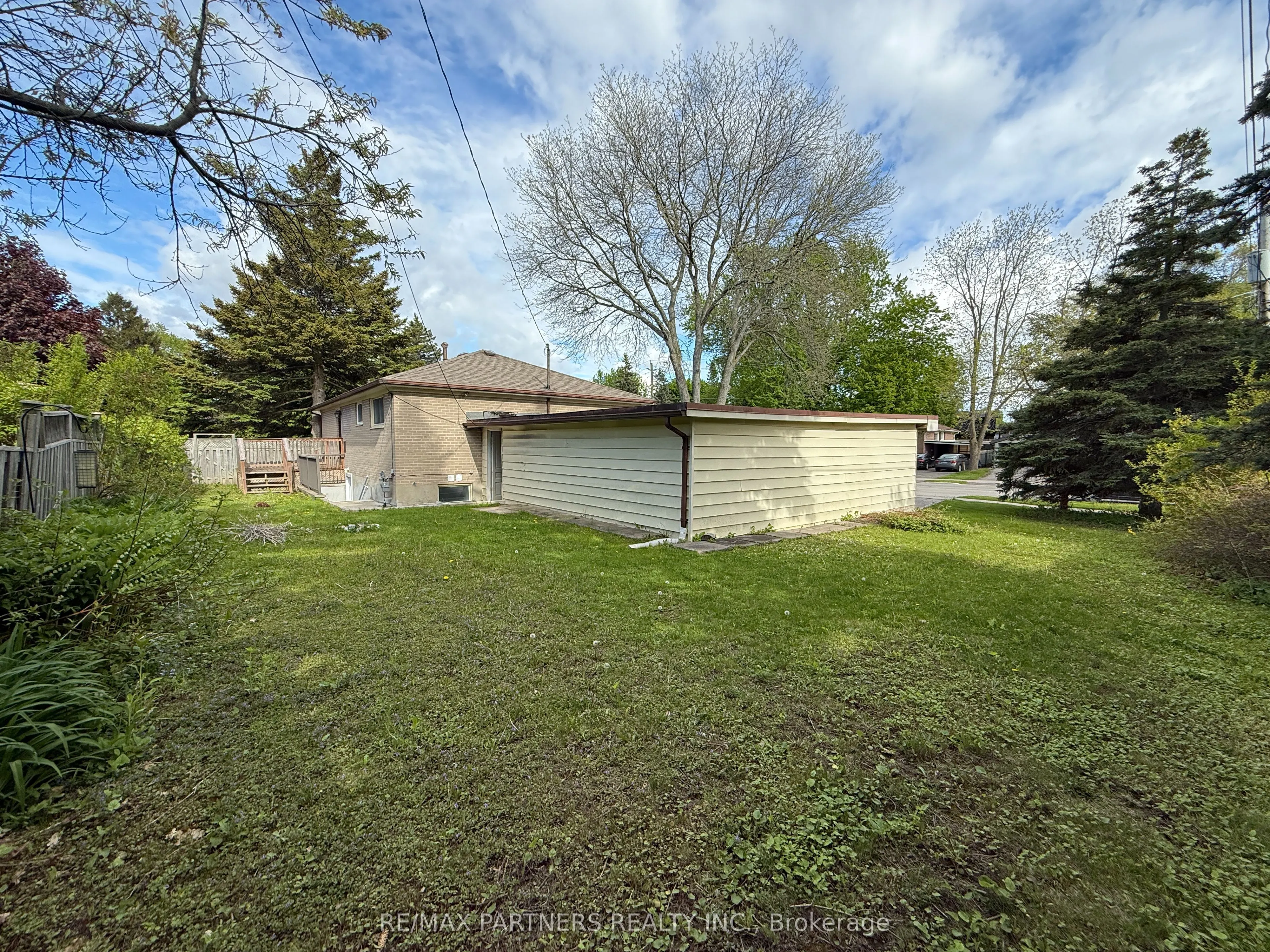 77 Foreht Crescent