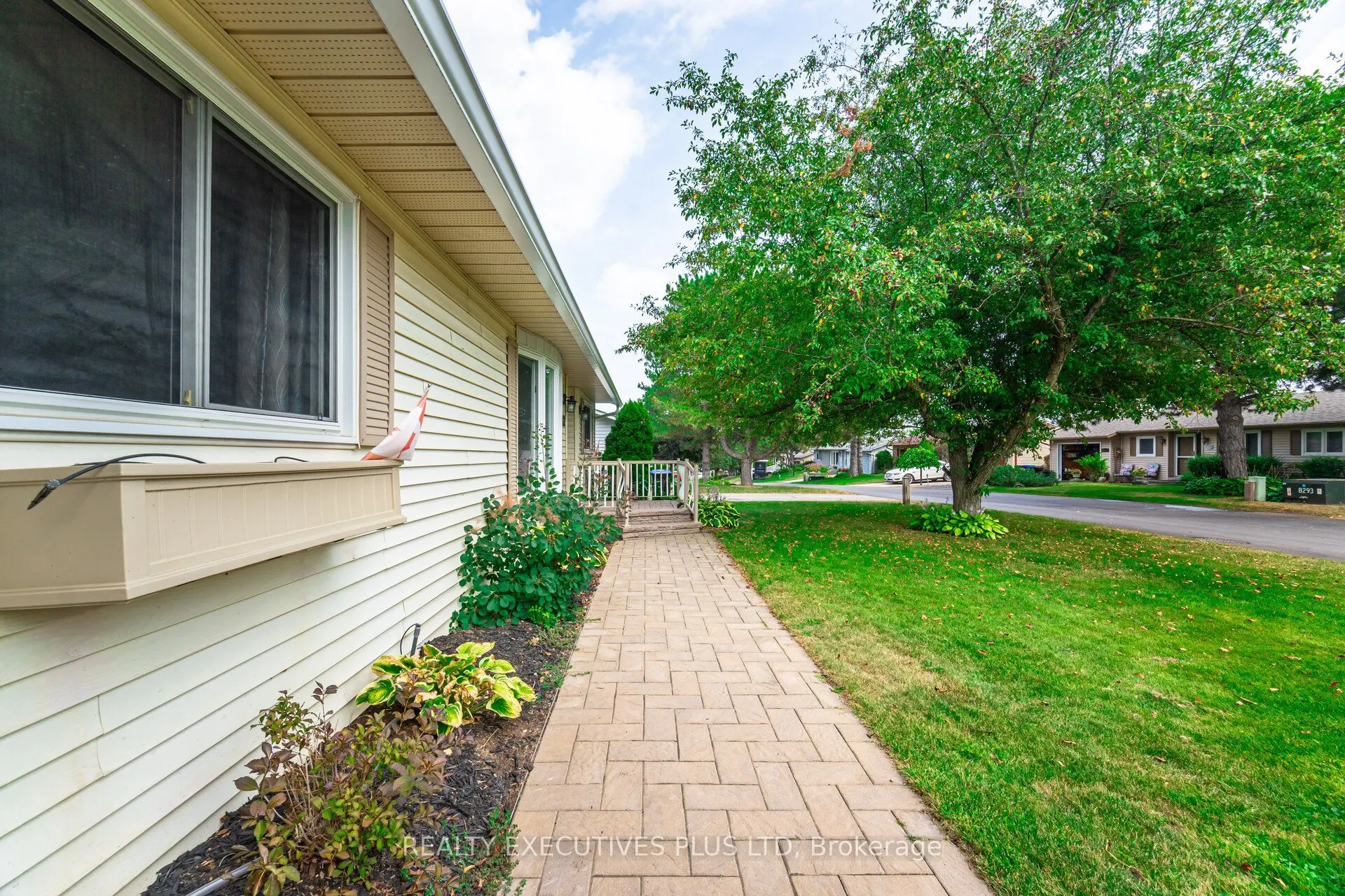 112 Tecumseth Pines Drive