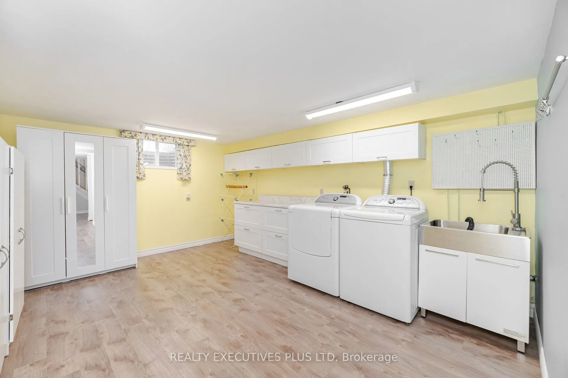 112 Tecumseth Pines Drive