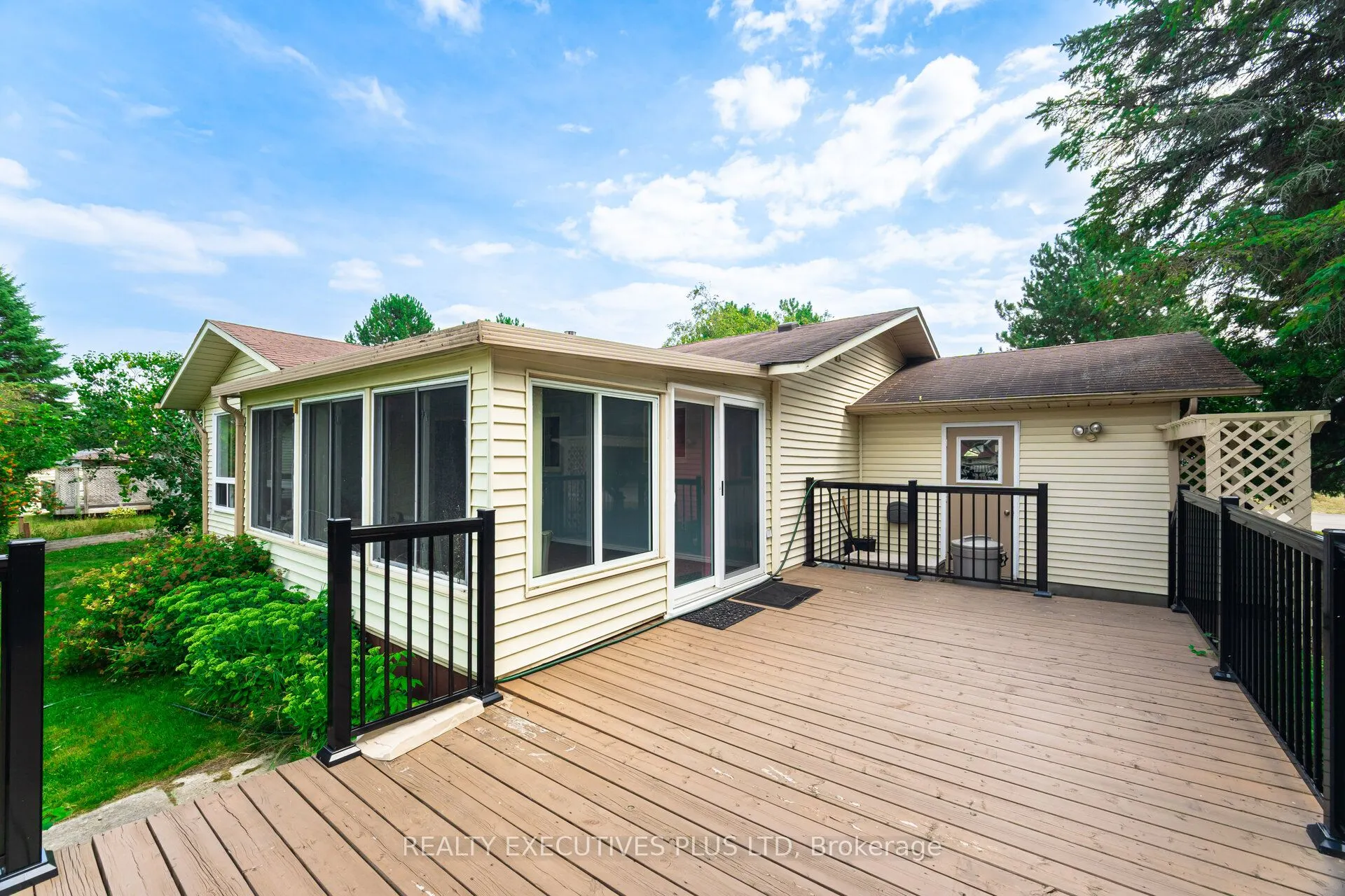 112 Tecumseth Pines Drive