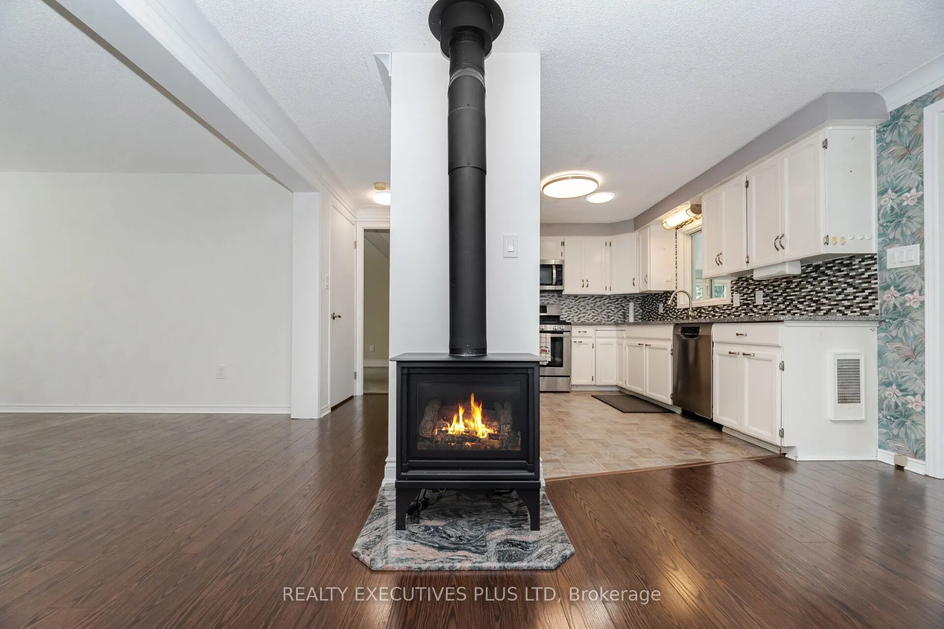 112 Tecumseth Pines Drive