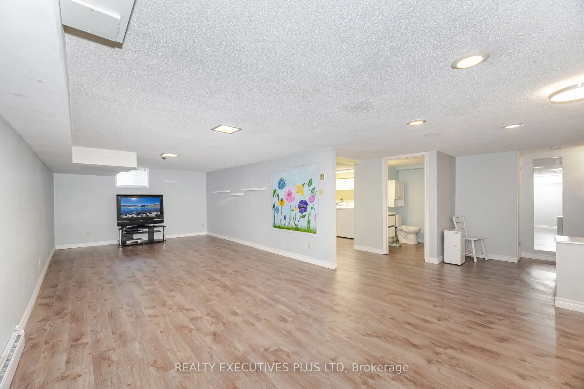112 Tecumseth Pines Drive