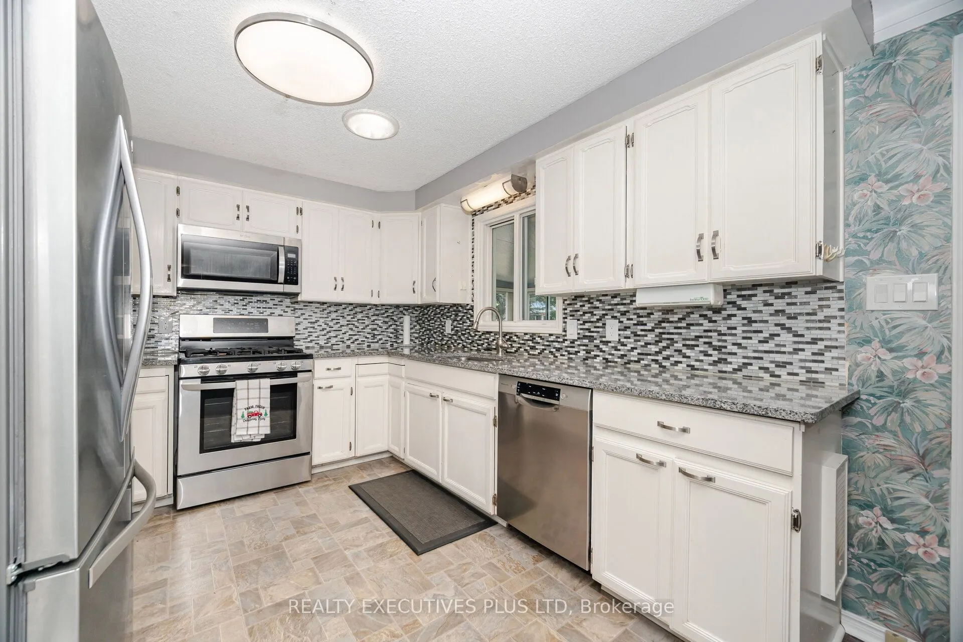 112 Tecumseth Pines Drive