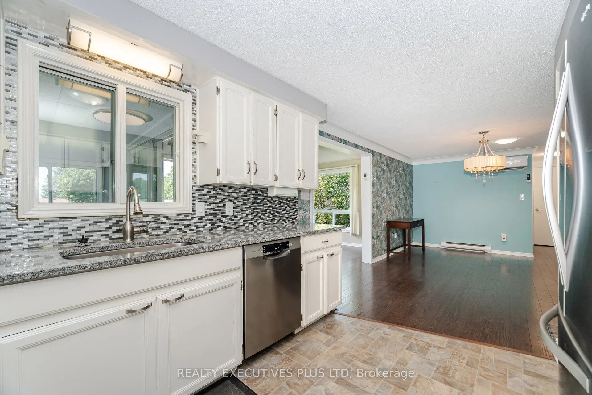 112 Tecumseth Pines Drive
