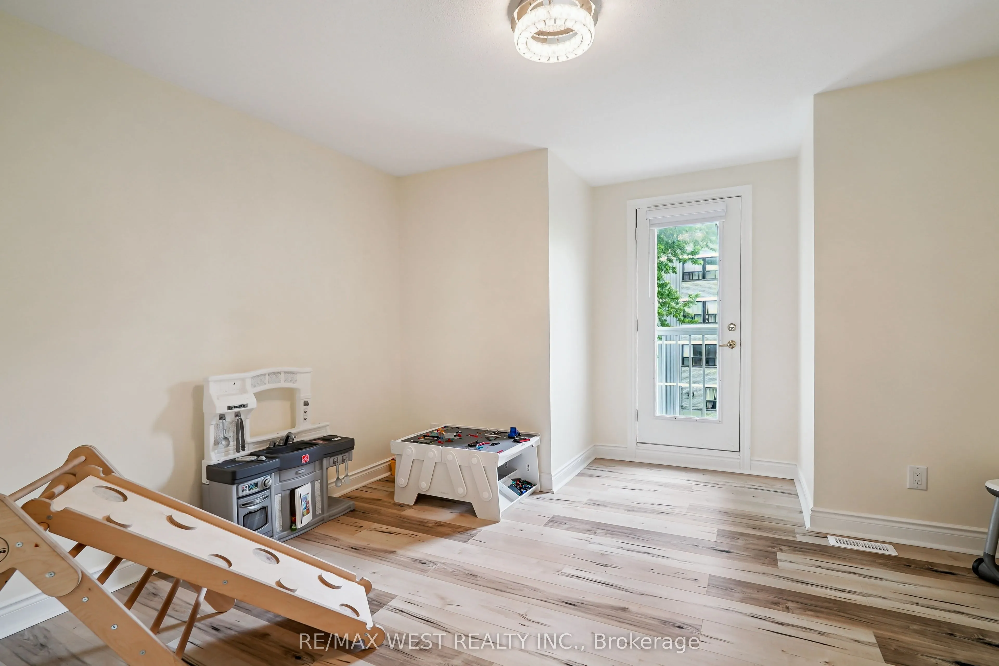10 Loring Doolittle Court, #10