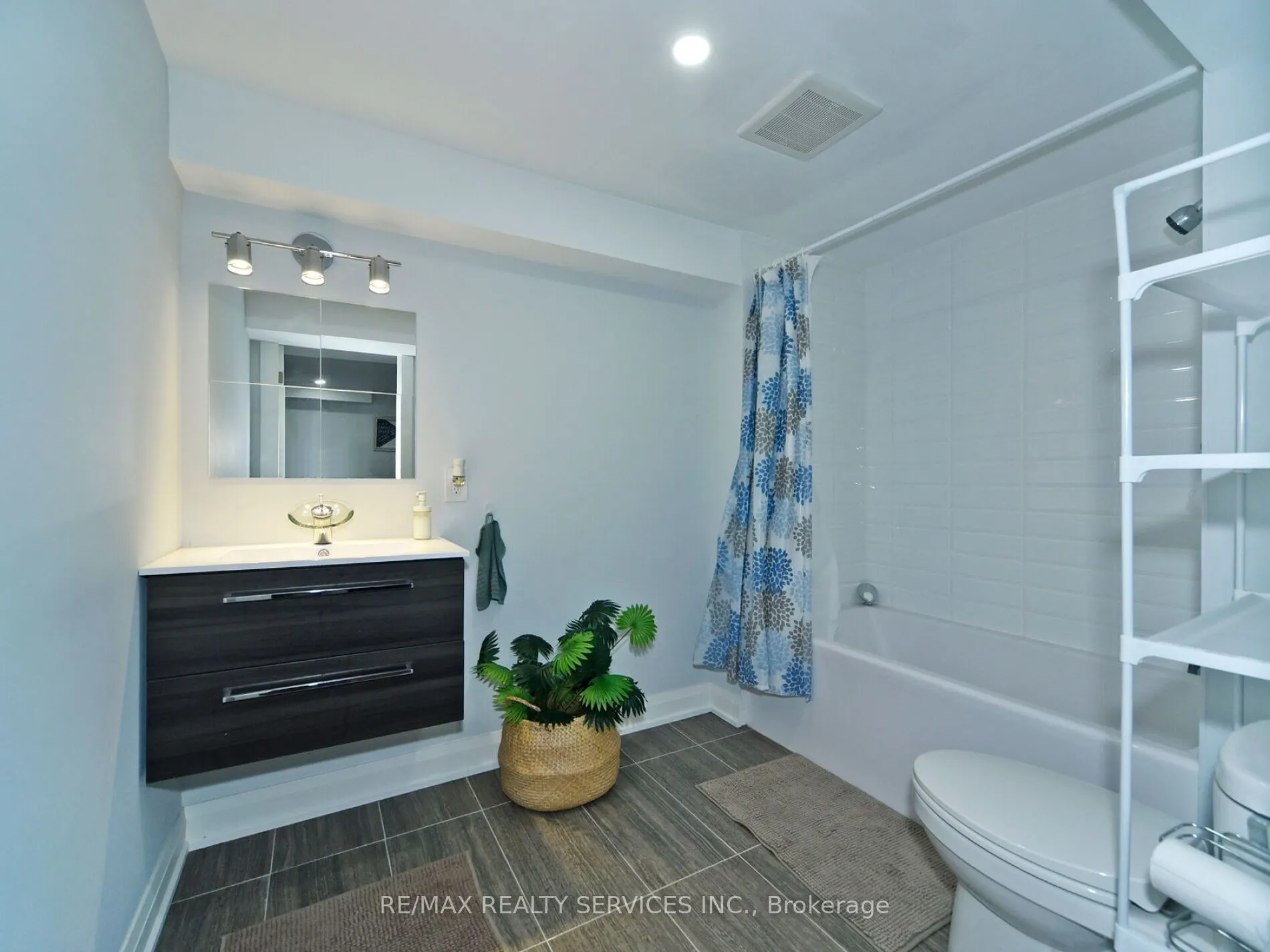 46 Lindisfarne Way E, #80