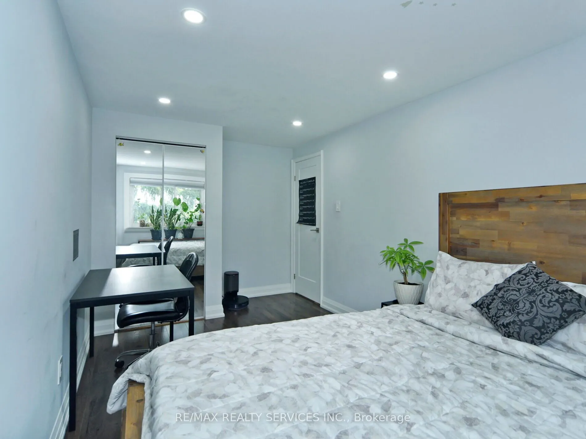 46 Lindisfarne Way E, #80