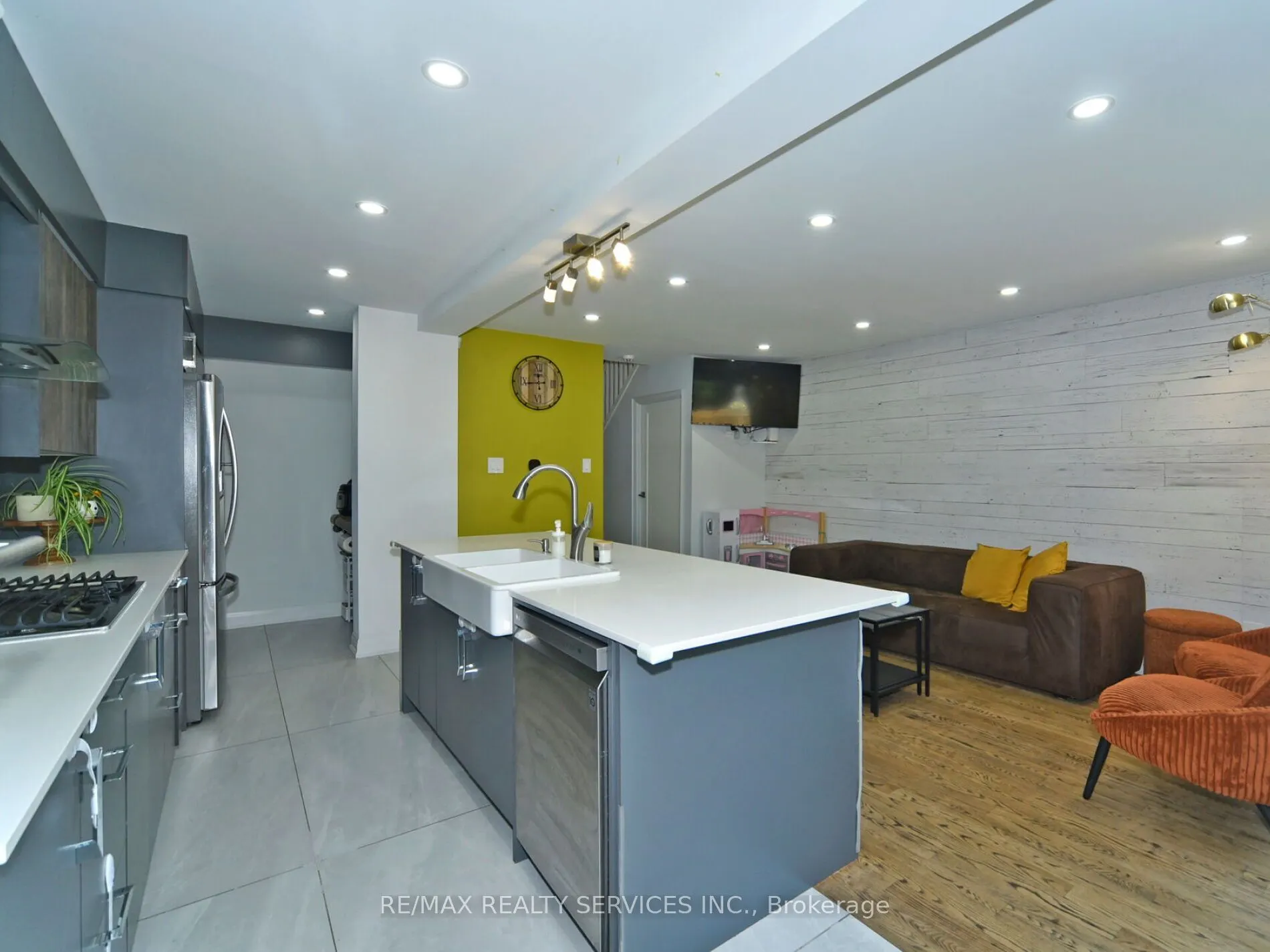 46 Lindisfarne Way E, #80