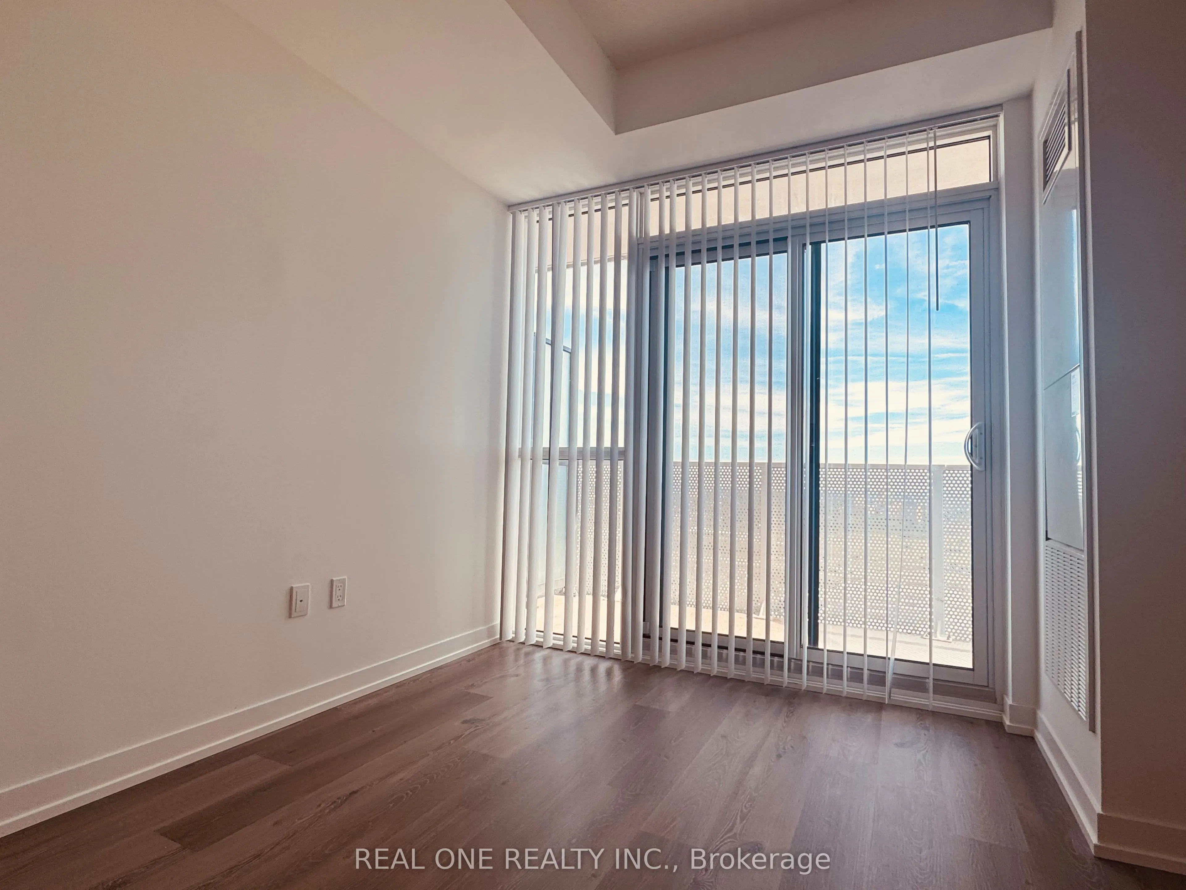 28 Interchange Way, #3312