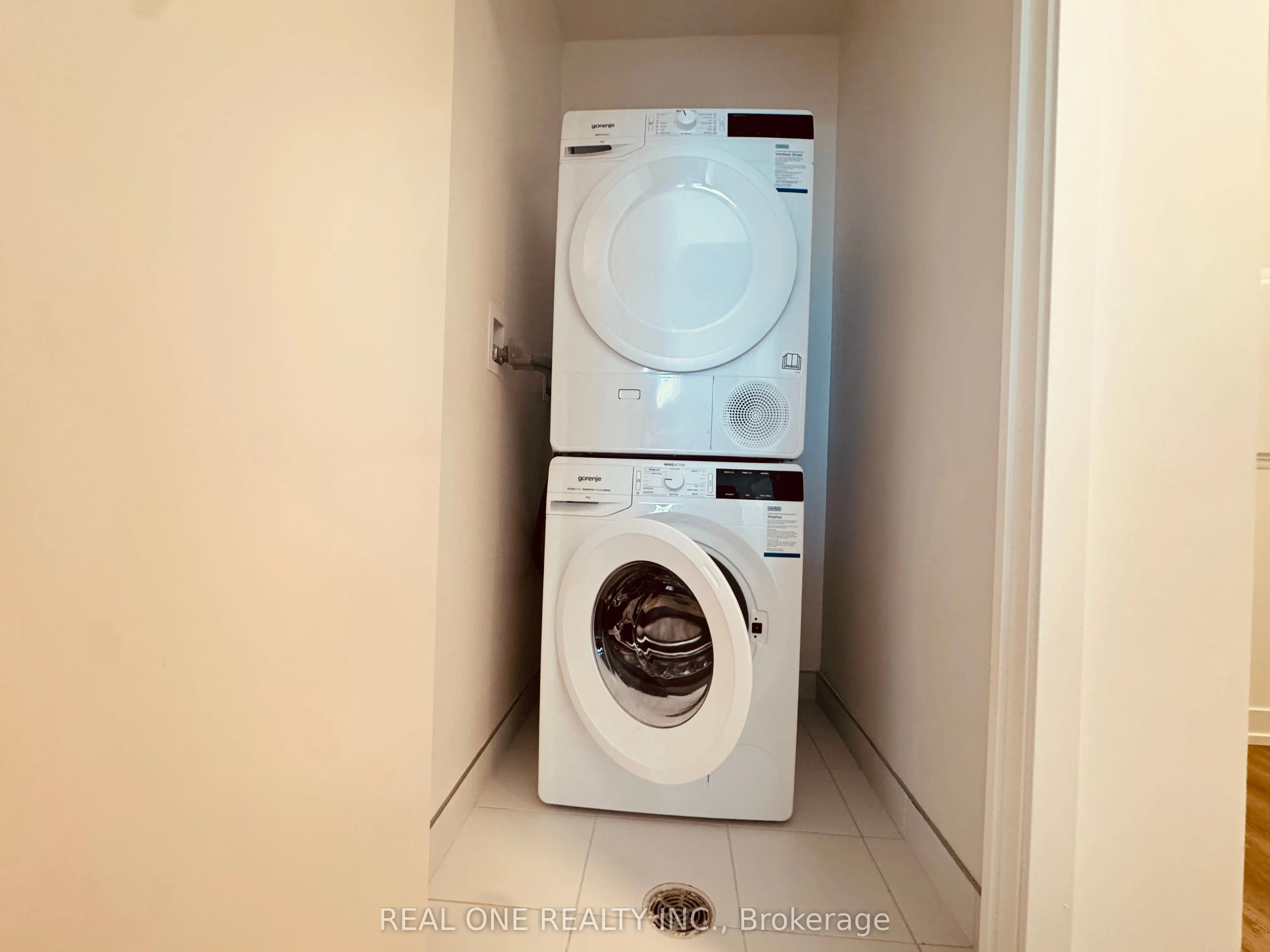 28 Interchange Way, #3312
