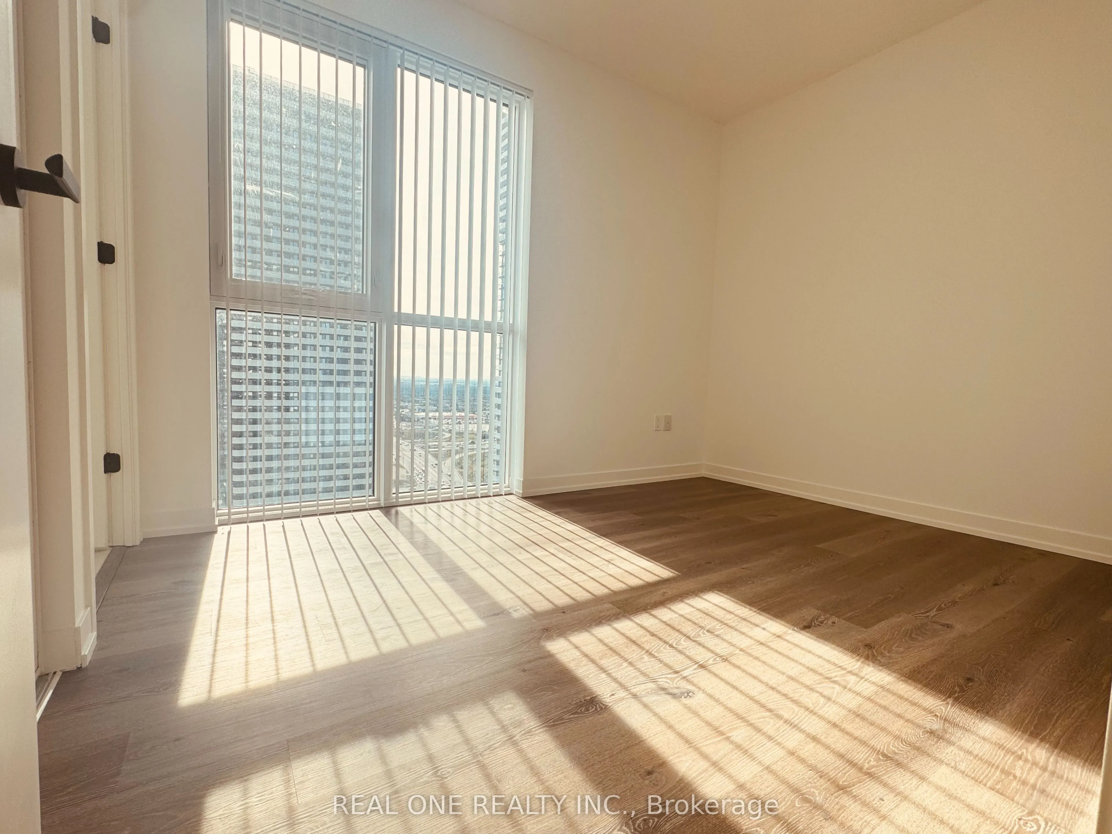 28 Interchange Way, #3312