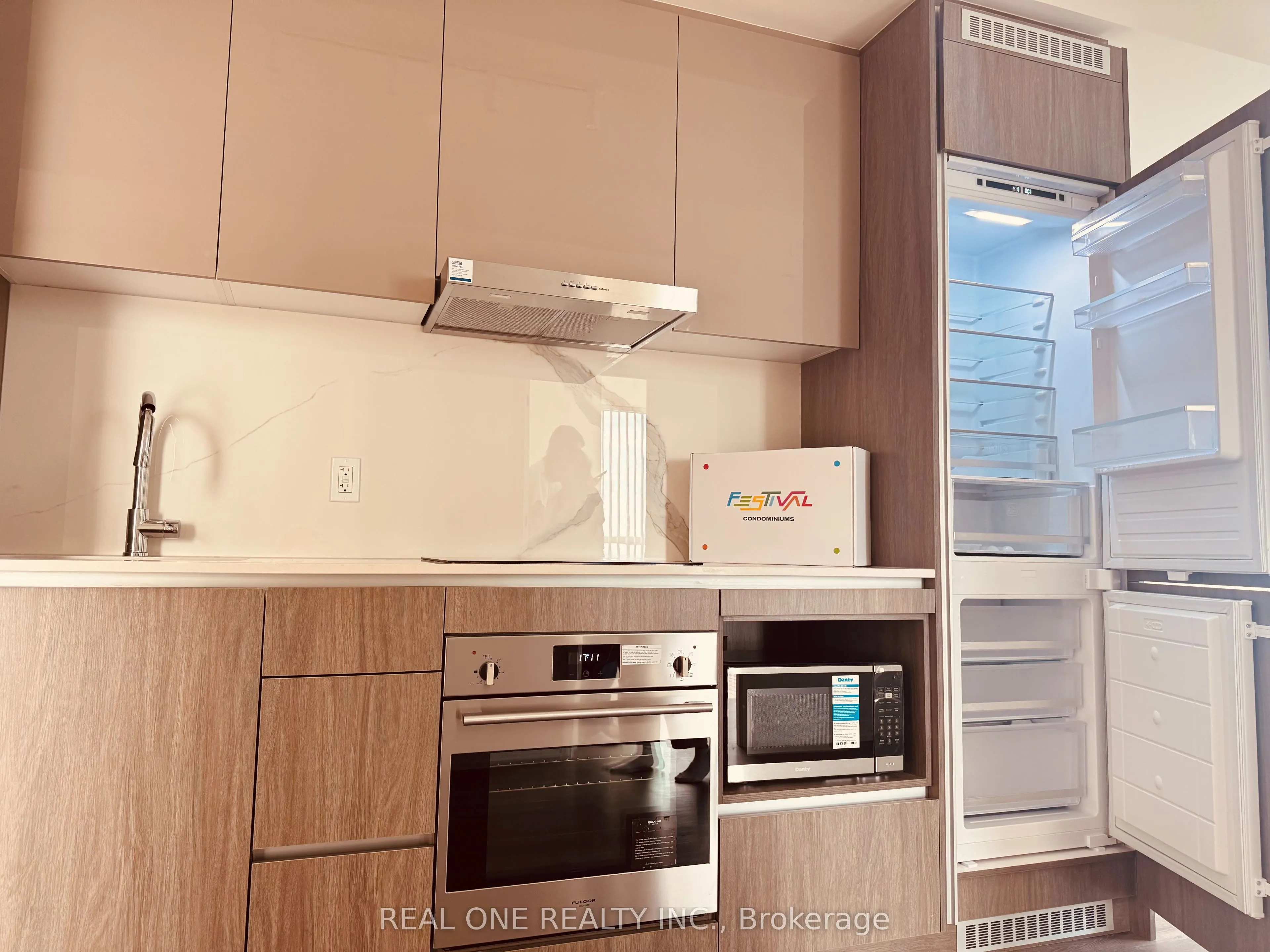 28 Interchange Way, #3312