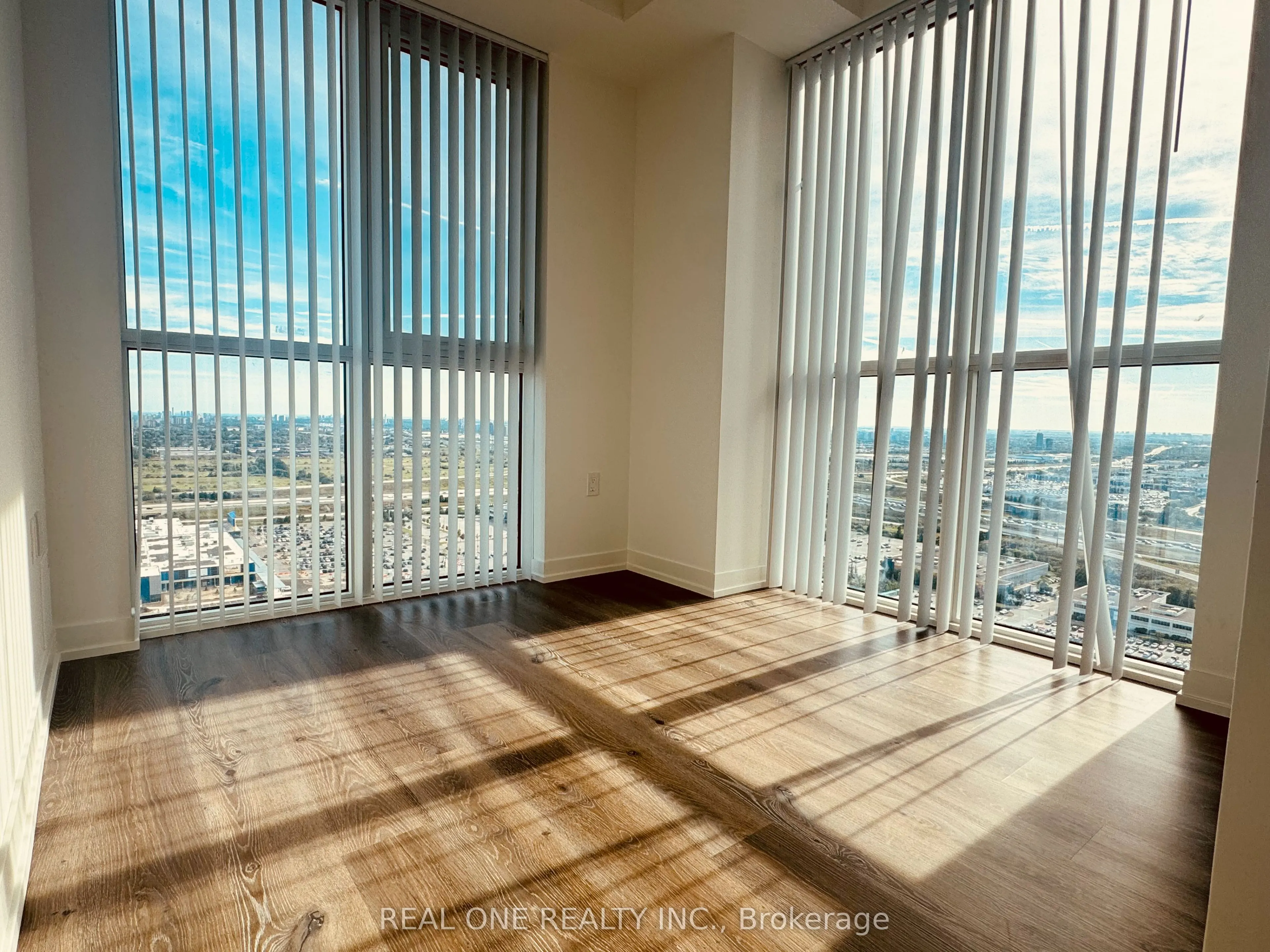 28 Interchange Way, #3312