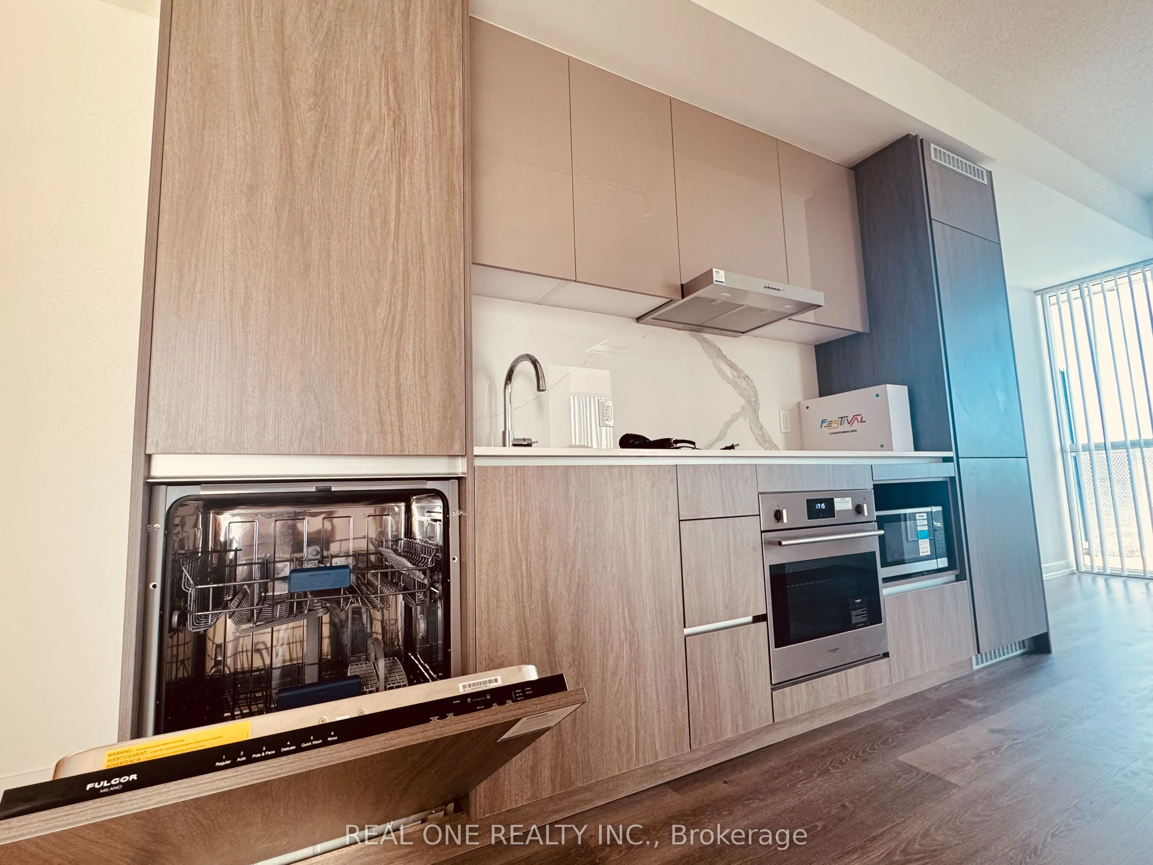 28 Interchange Way, #3312
