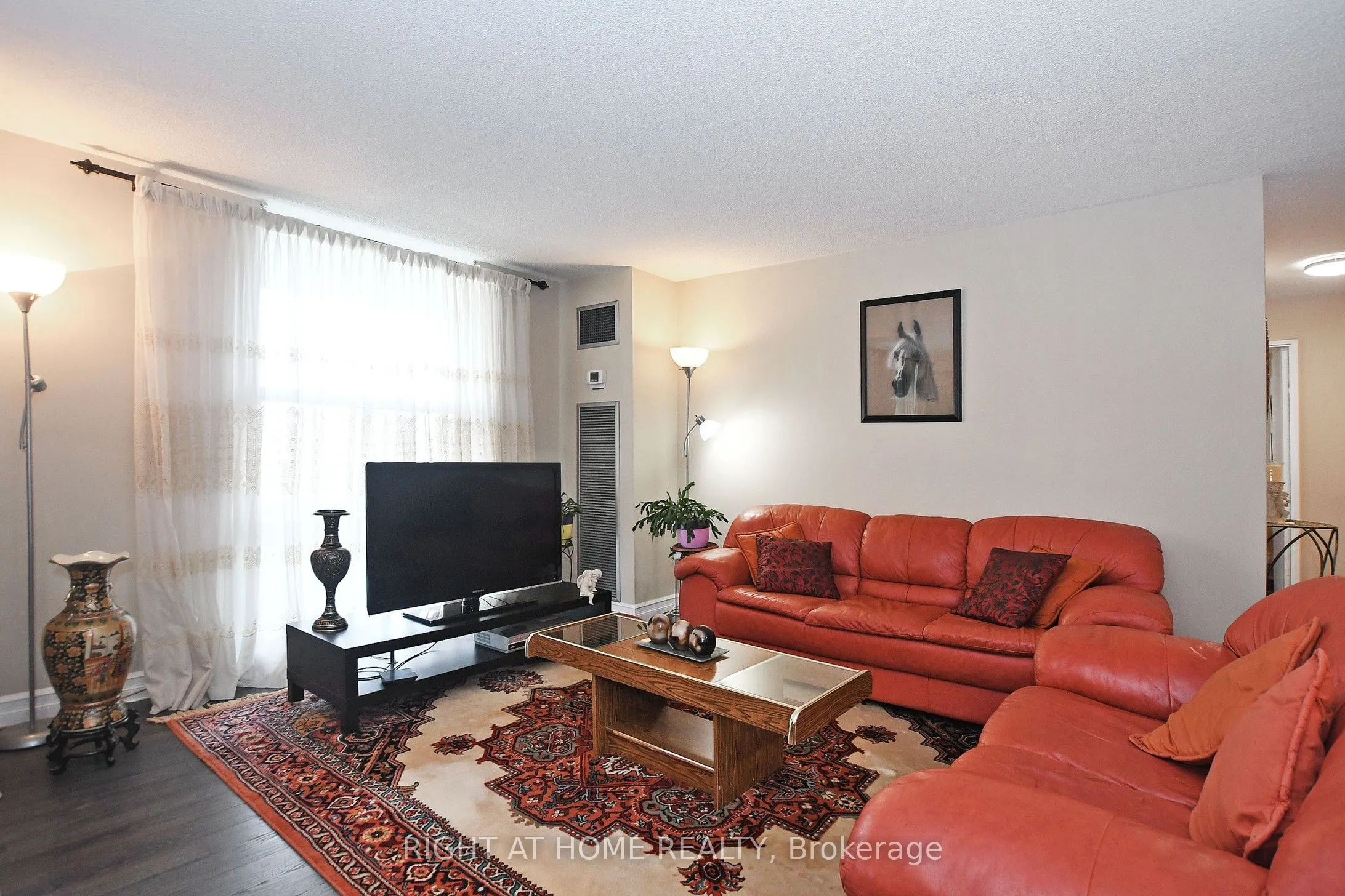 60 Inverlochy Boulevard, #806
