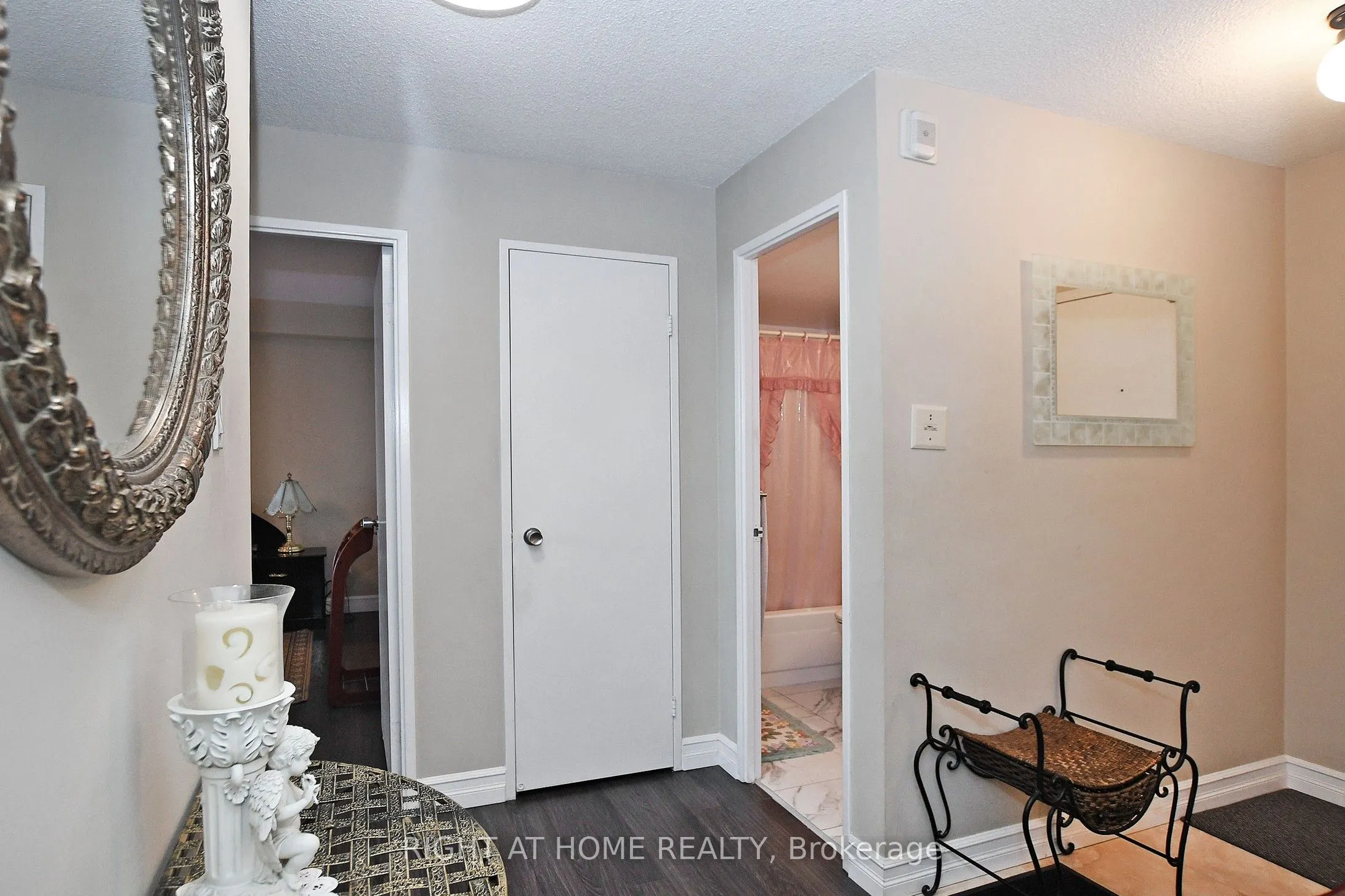 60 Inverlochy Boulevard, #806