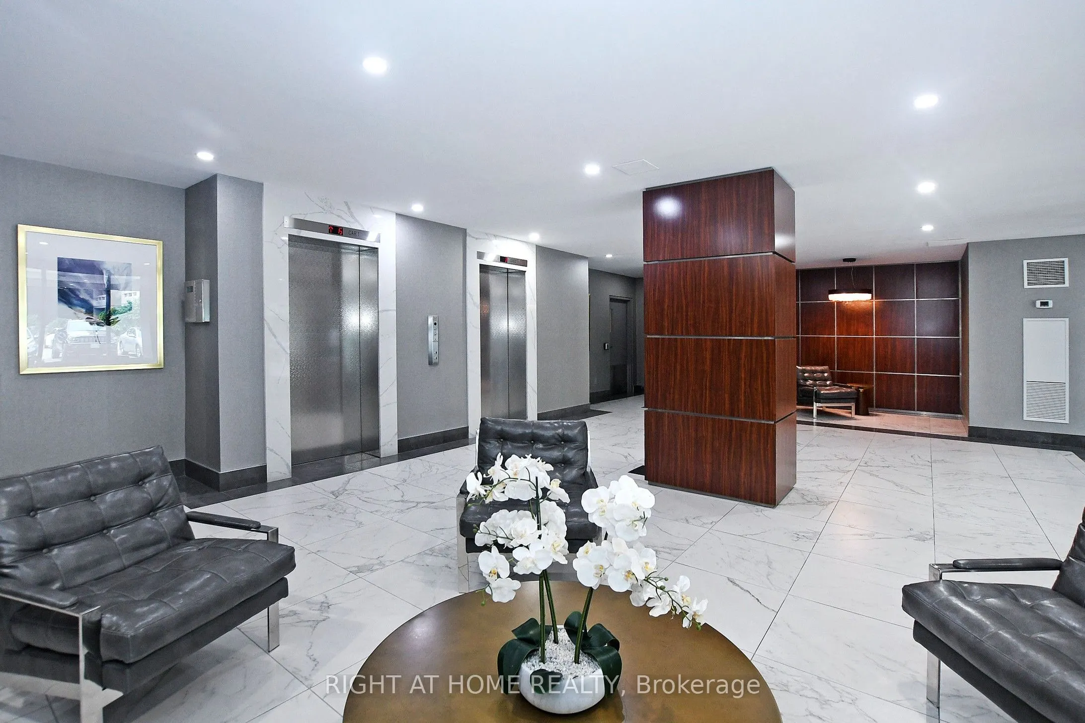 60 Inverlochy Boulevard, #806