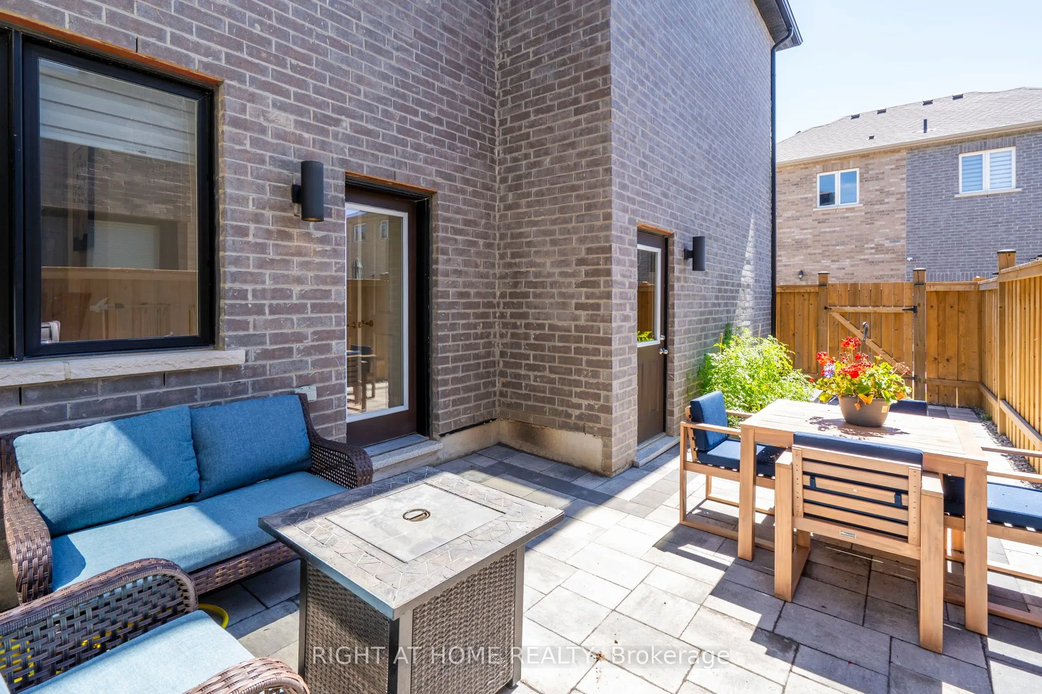 15 Sugarberry Avenue