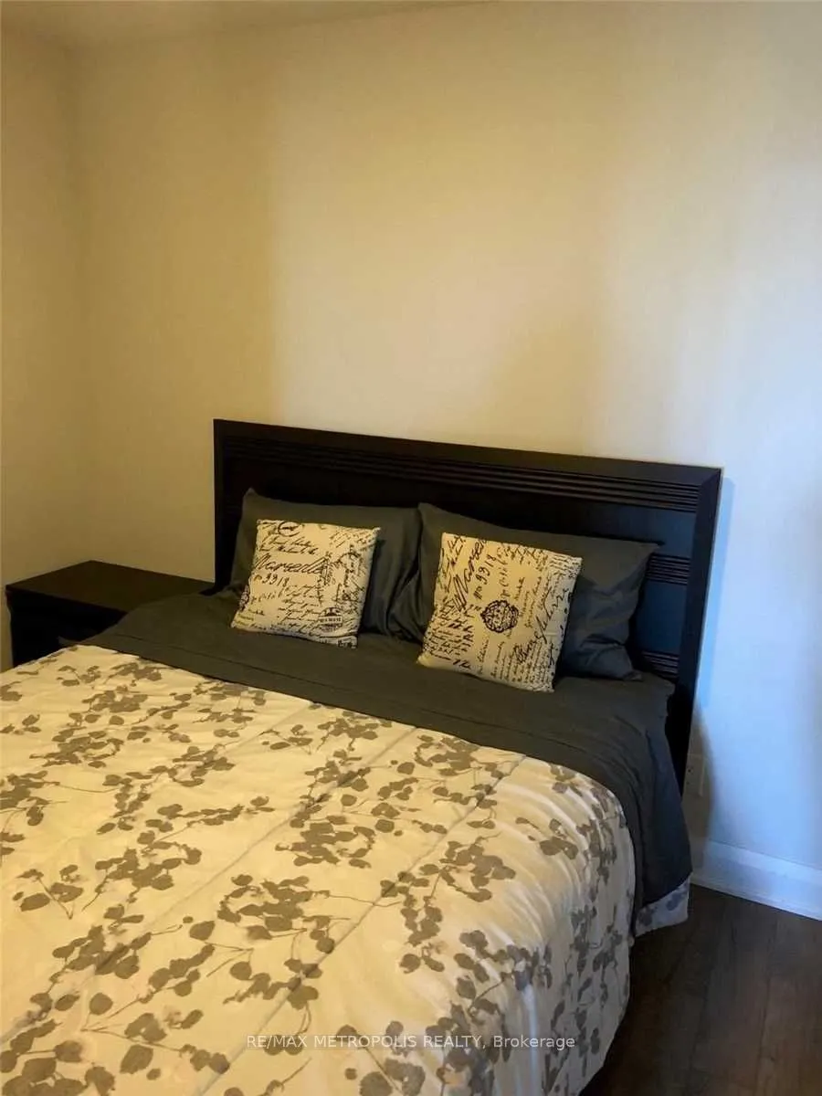 18 Uptown Drive, #819