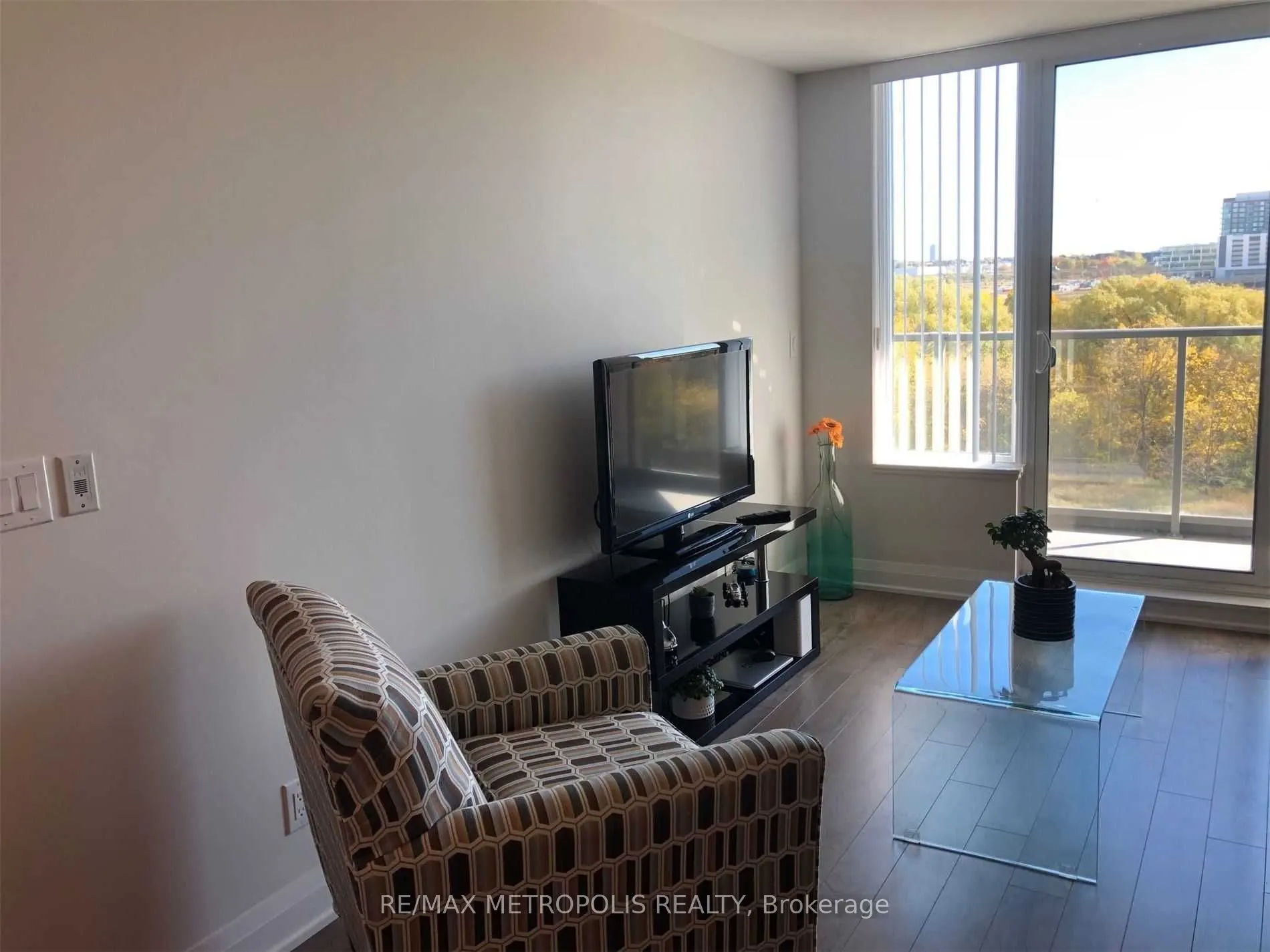 18 Uptown Drive, #819